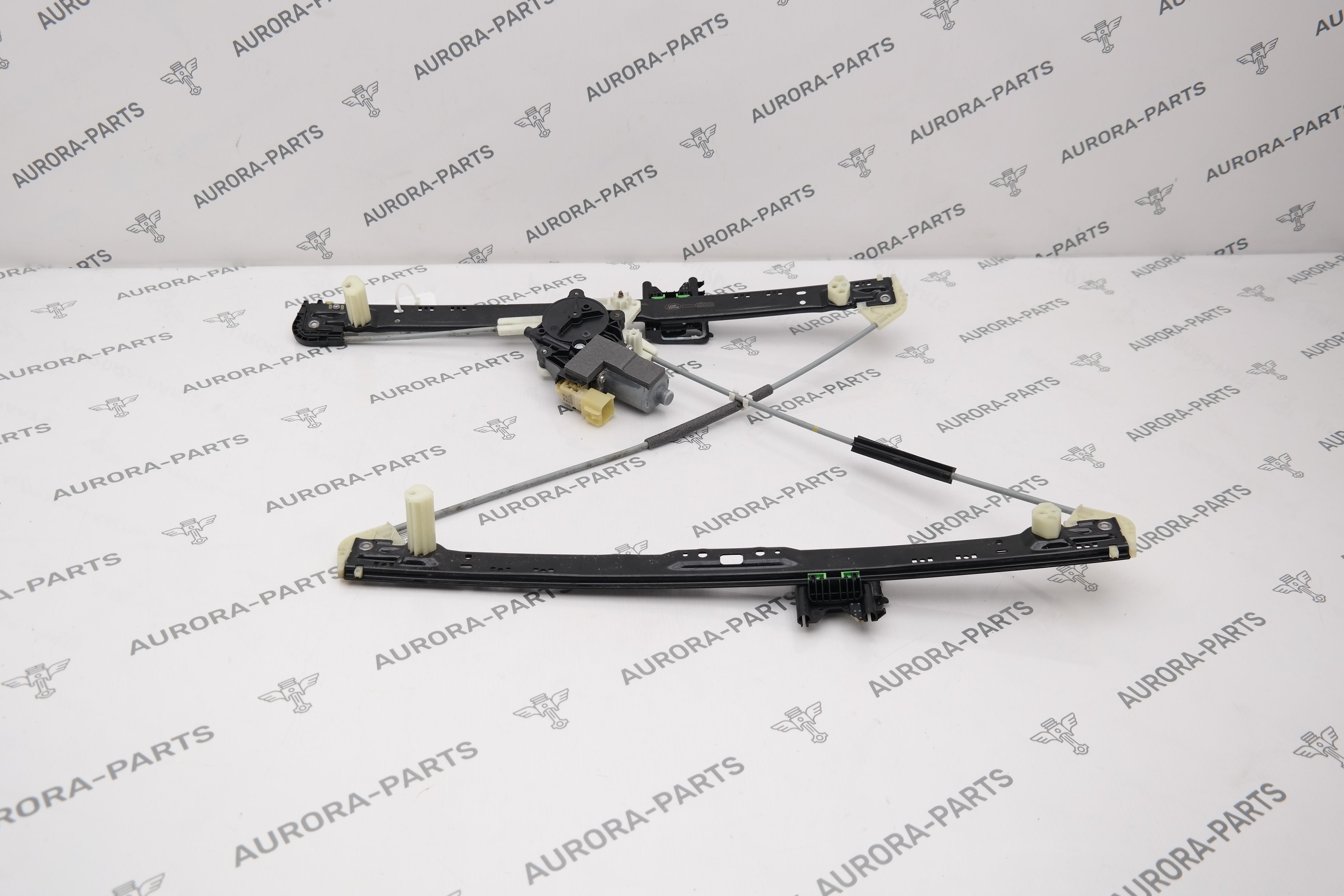 Стеклоподъемник с электромотором  передней двери RH Land Rover Range Rover 30DDTX