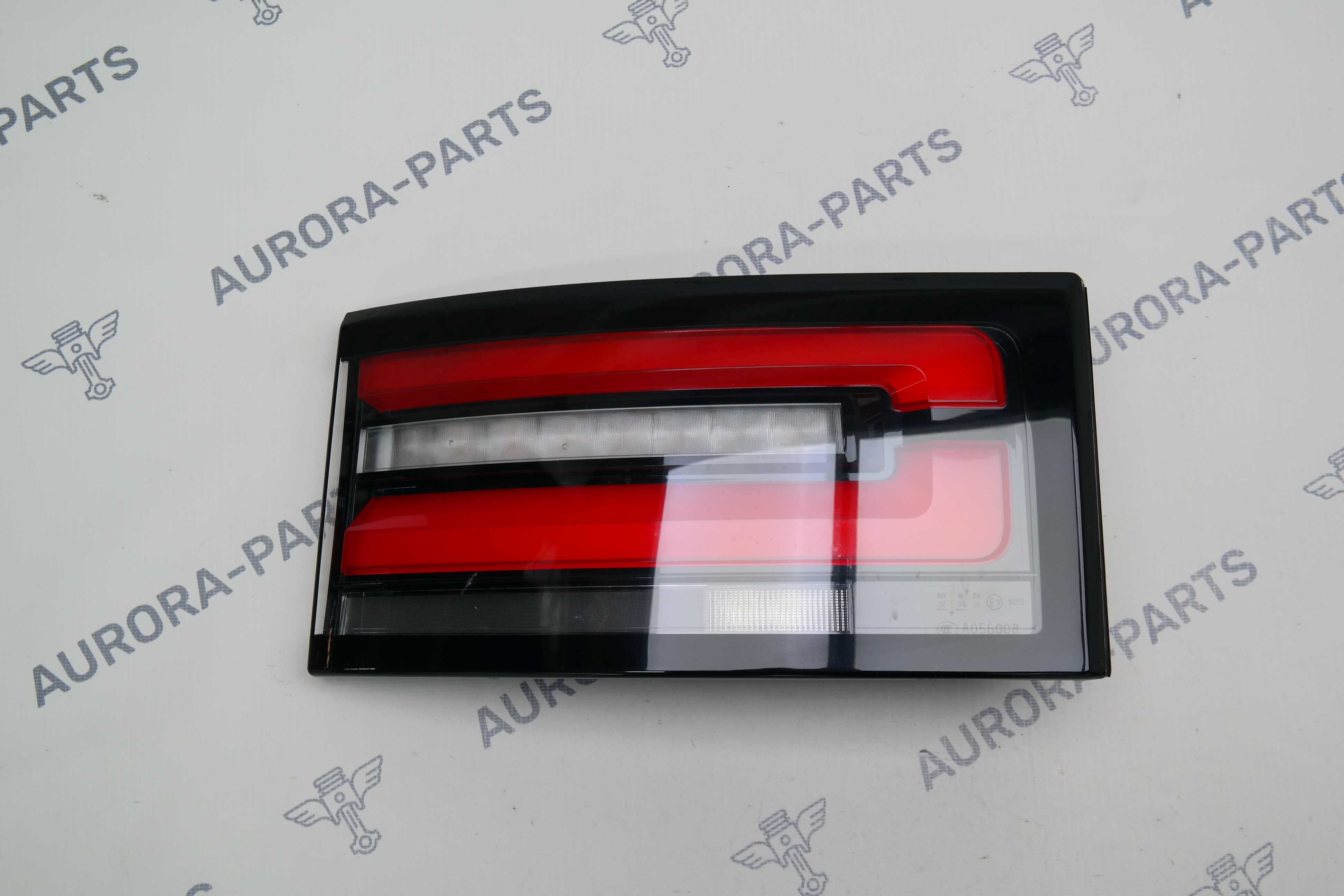 Фонарь задний LH внутренний (в крышку багажника) Land Rover Discovery