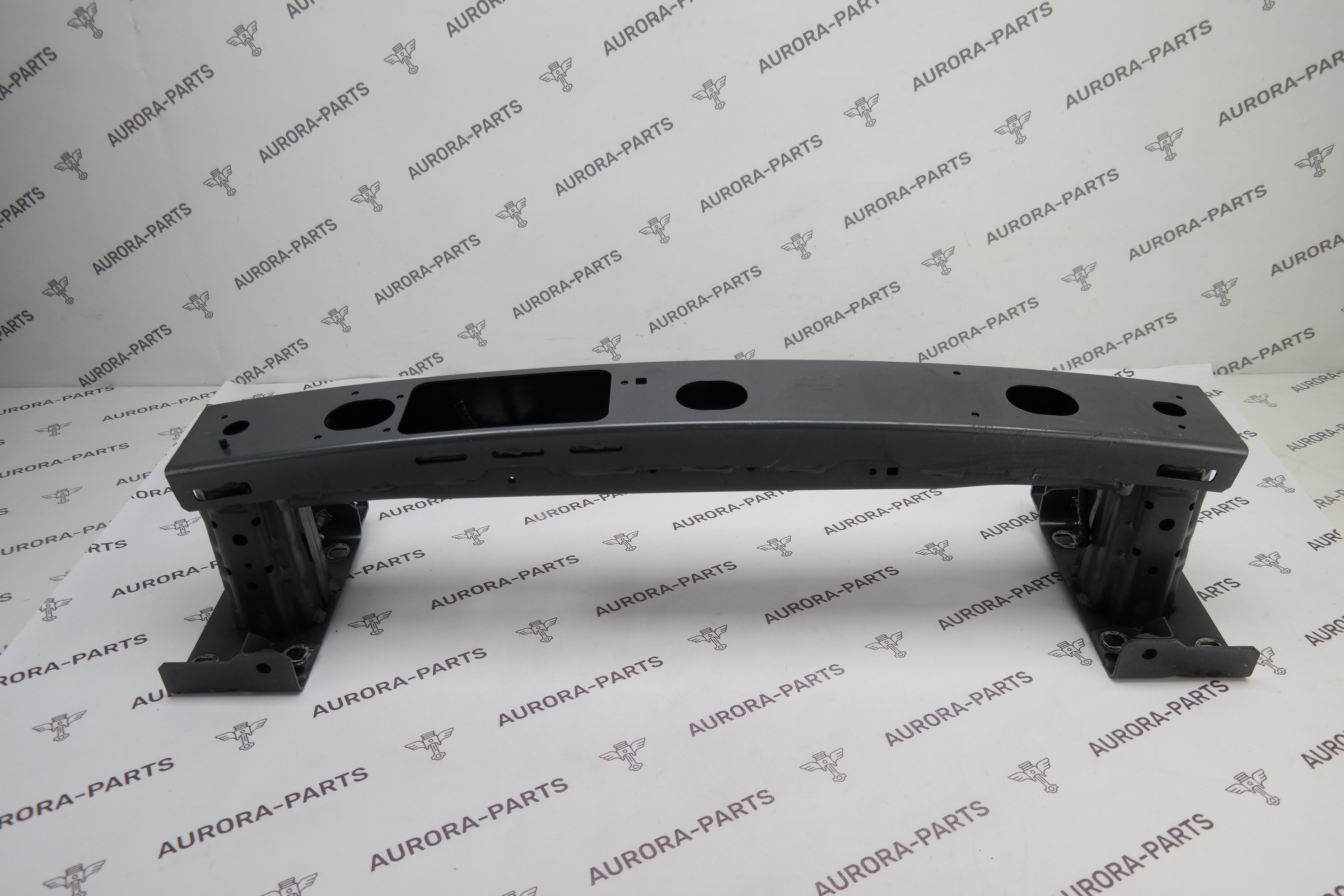 Усилитель переднего бампера Land Rover Discovery