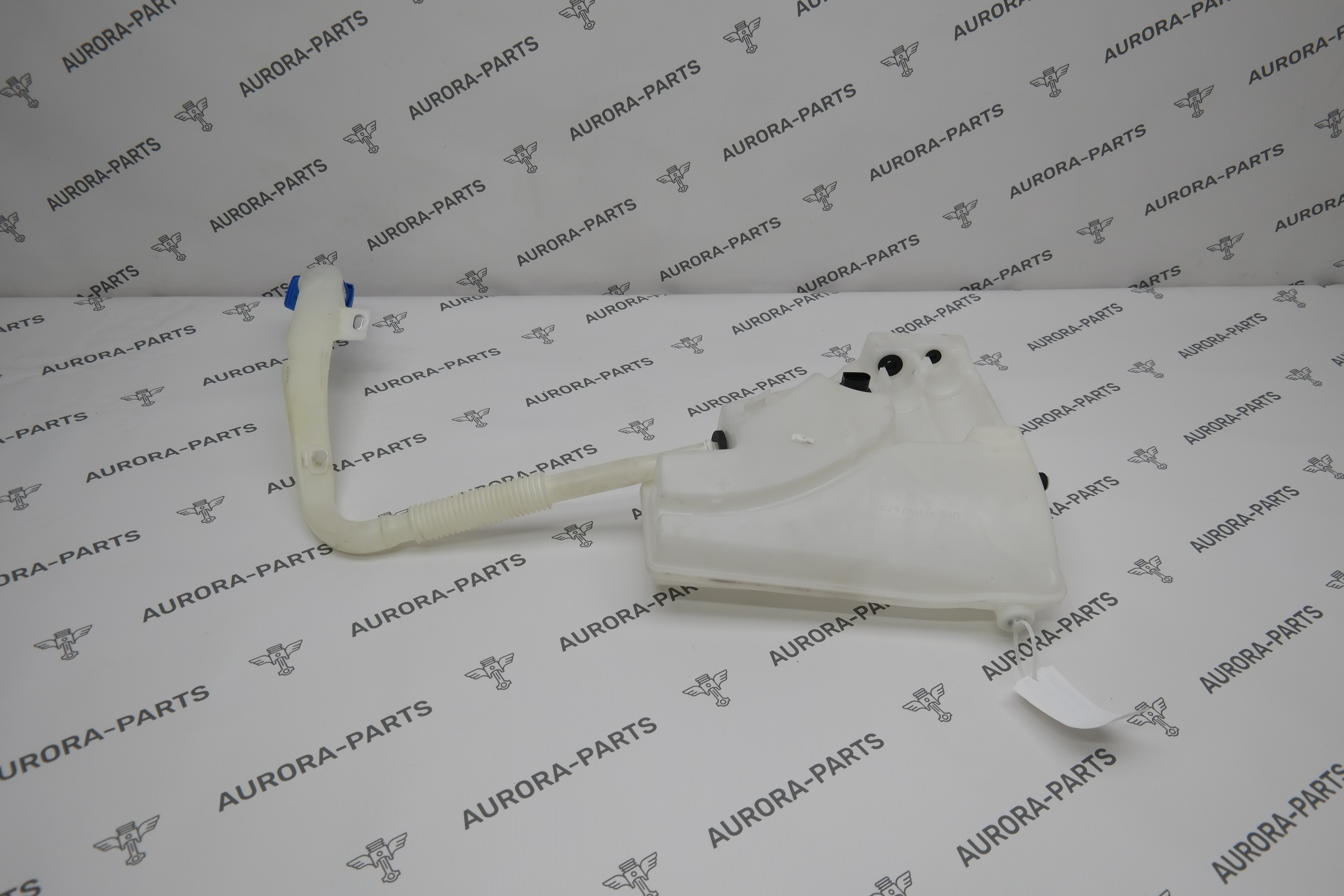 Бачок омывателя с омывателем фар VW Touareg