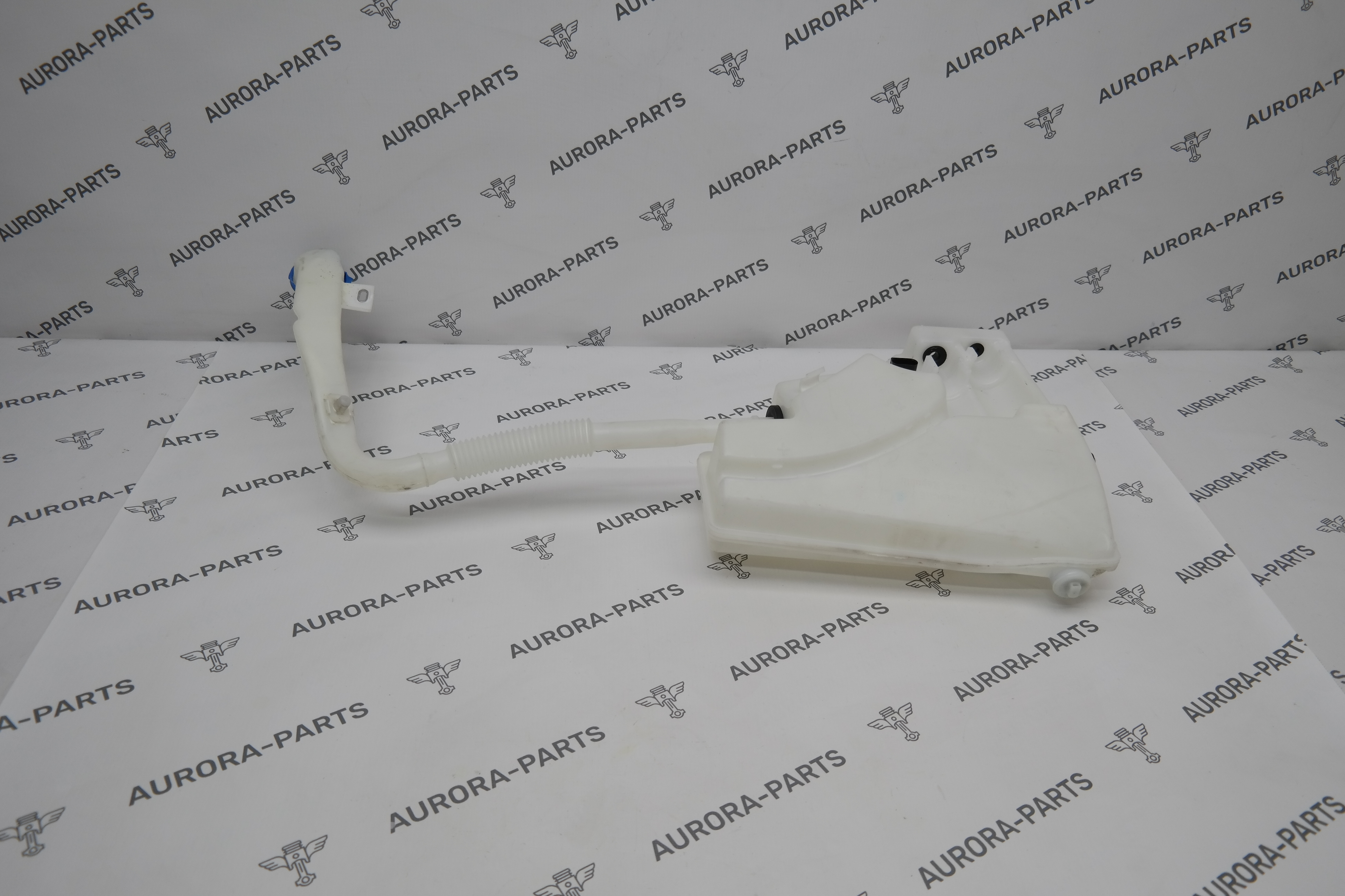 Бачок омывателя с омывателем фар VW Touareg