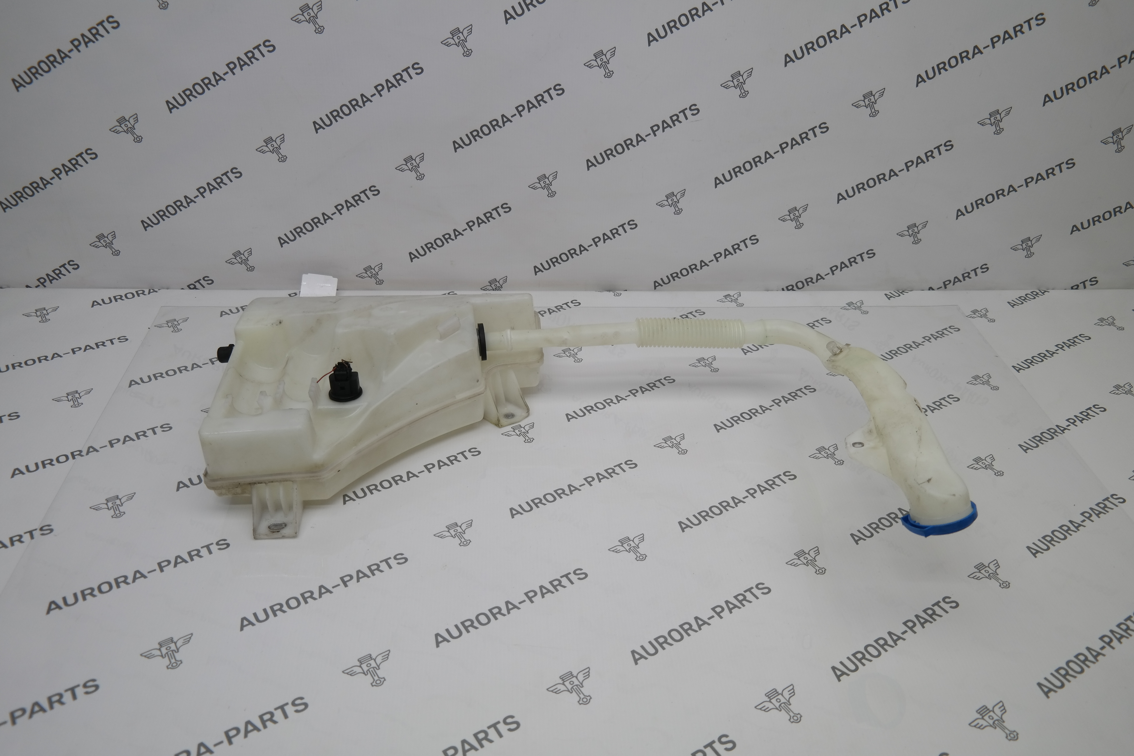 Бачок омывателя с омывателем фар VW Touareg