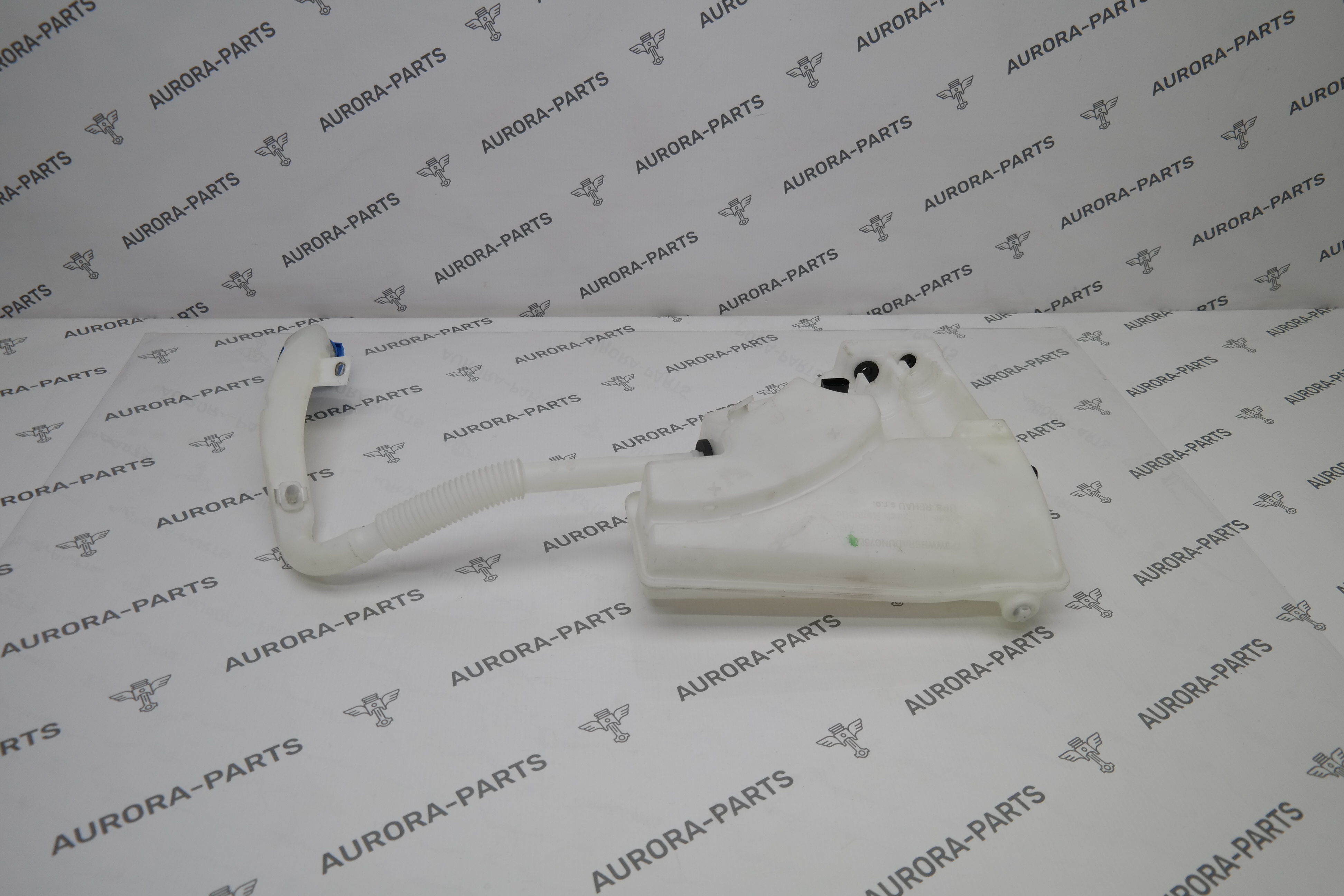 Бачок омывателя с омывателем фар VW Touareg