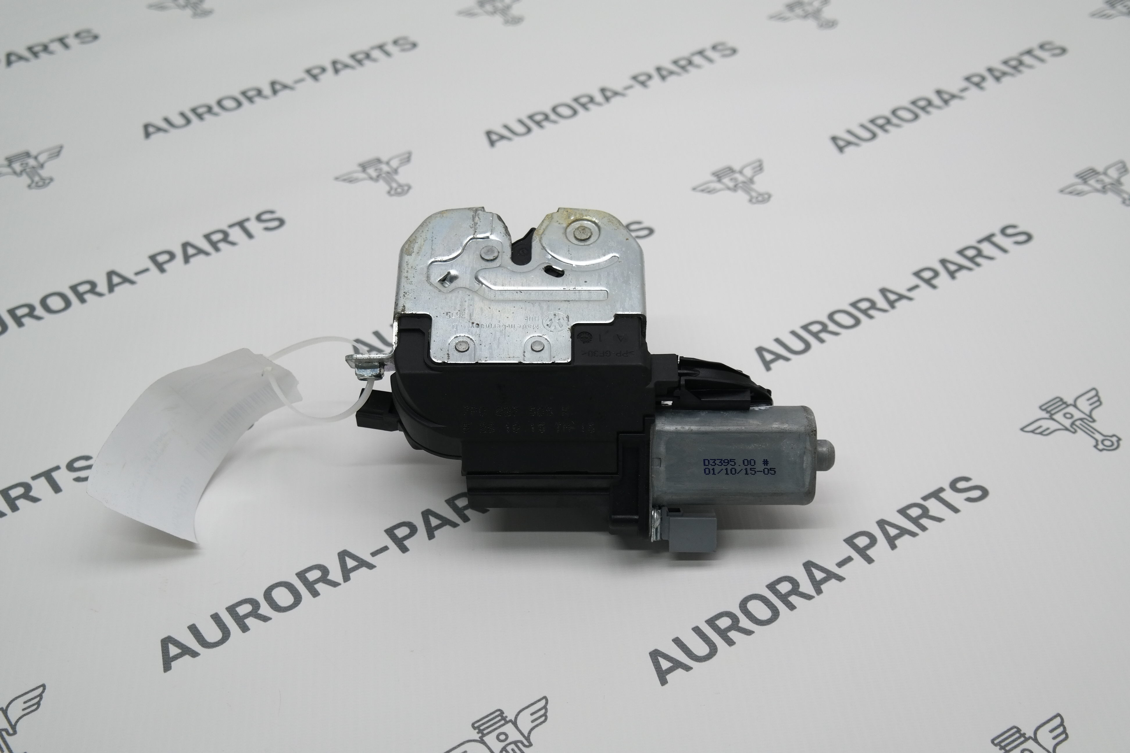 Замок крышки багажника VW Touareg