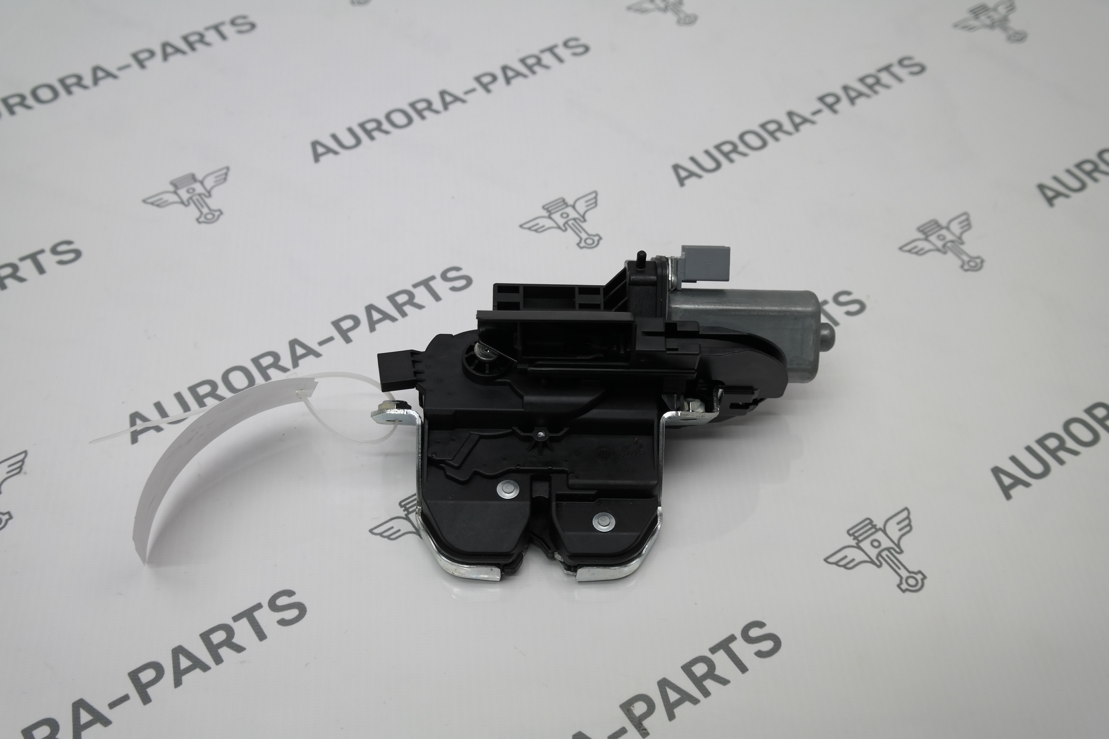 Замок крышки багажника VW Touareg