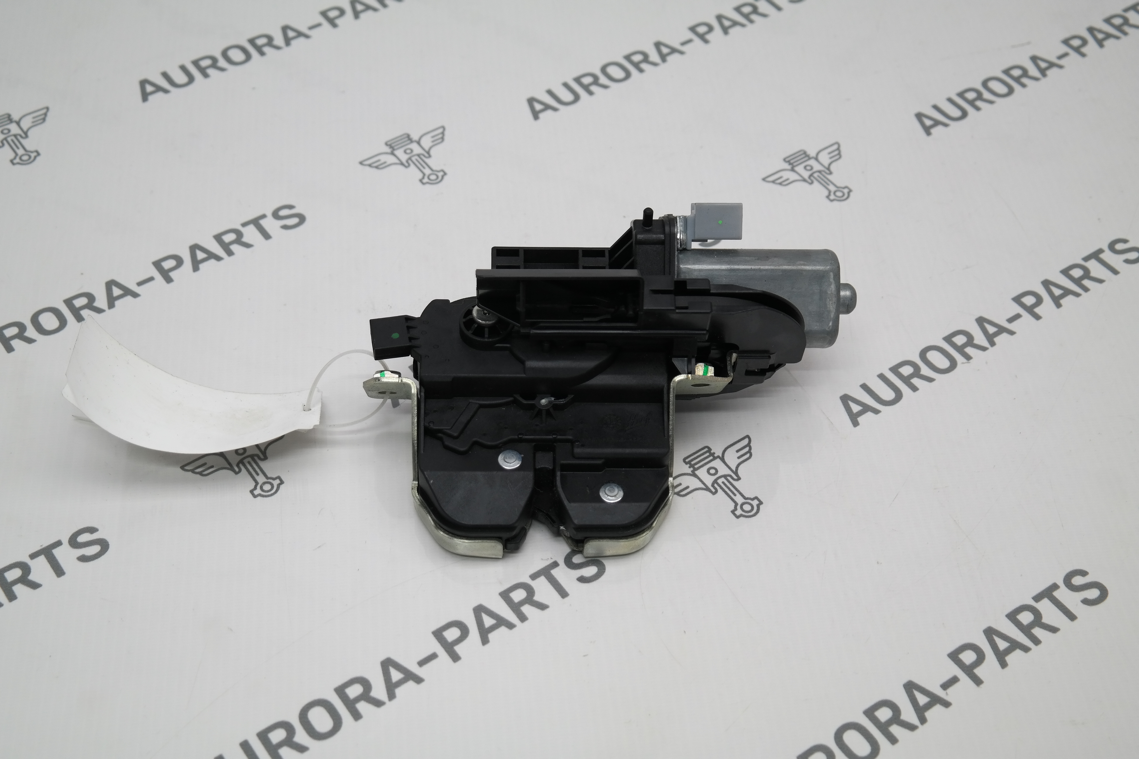 Замок крышки багажника VW Touareg