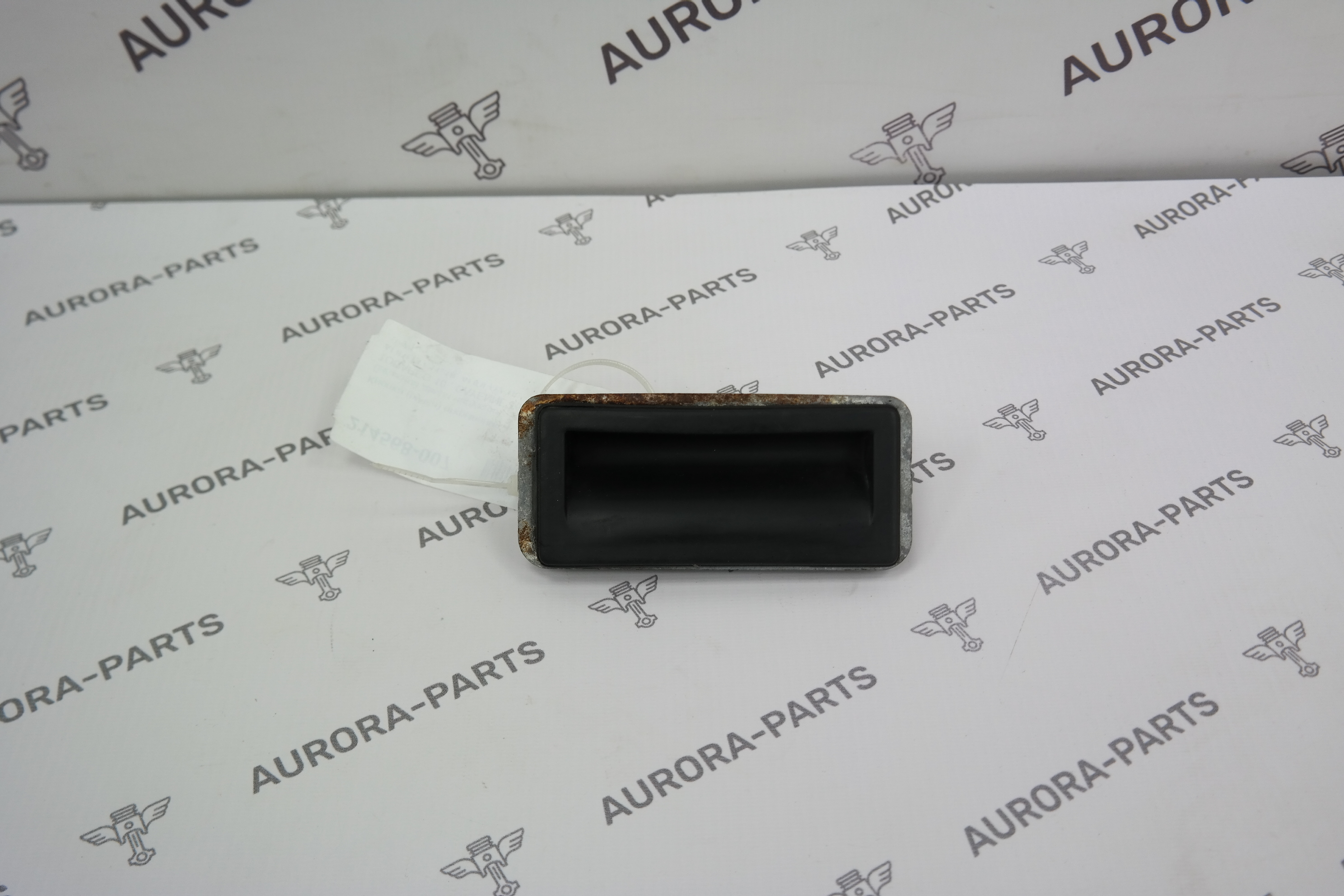 Кнопка (ручка) открывания багажной двери наружняя Audi Q3