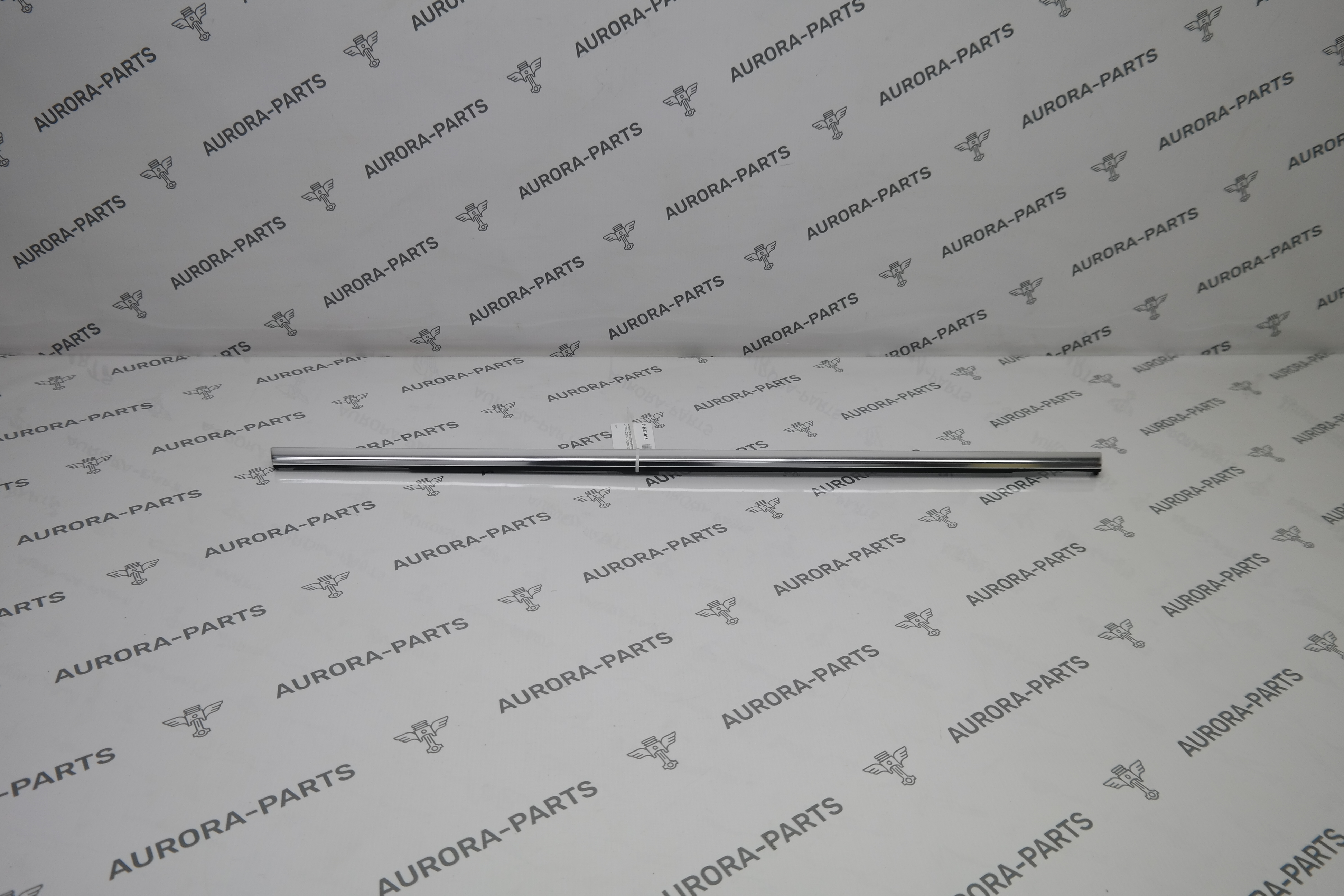 Молдинг (бархотка) задней двери LH VW Touareg