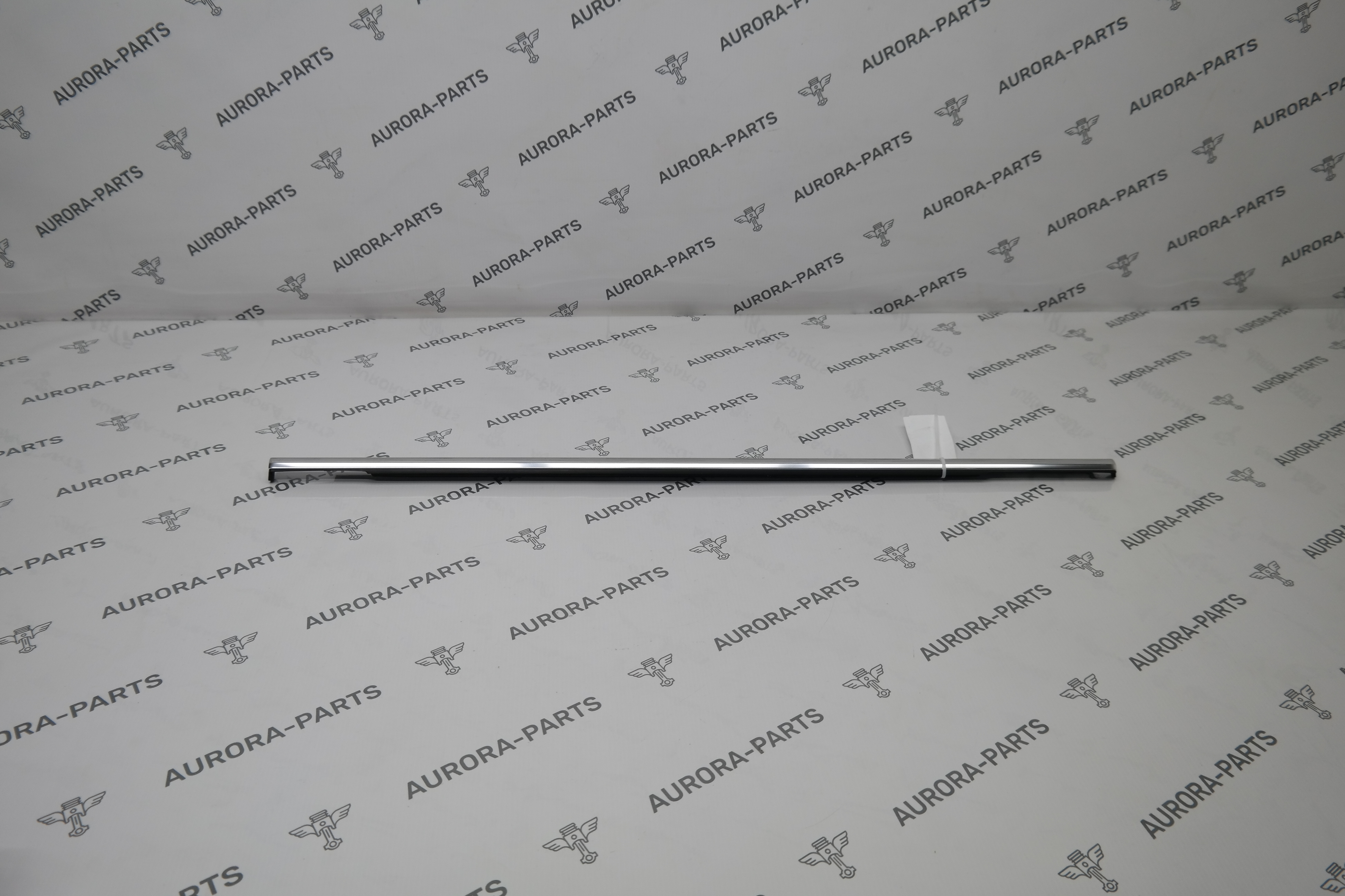 Молдинг (бархотка) задней двери RH VW Touareg