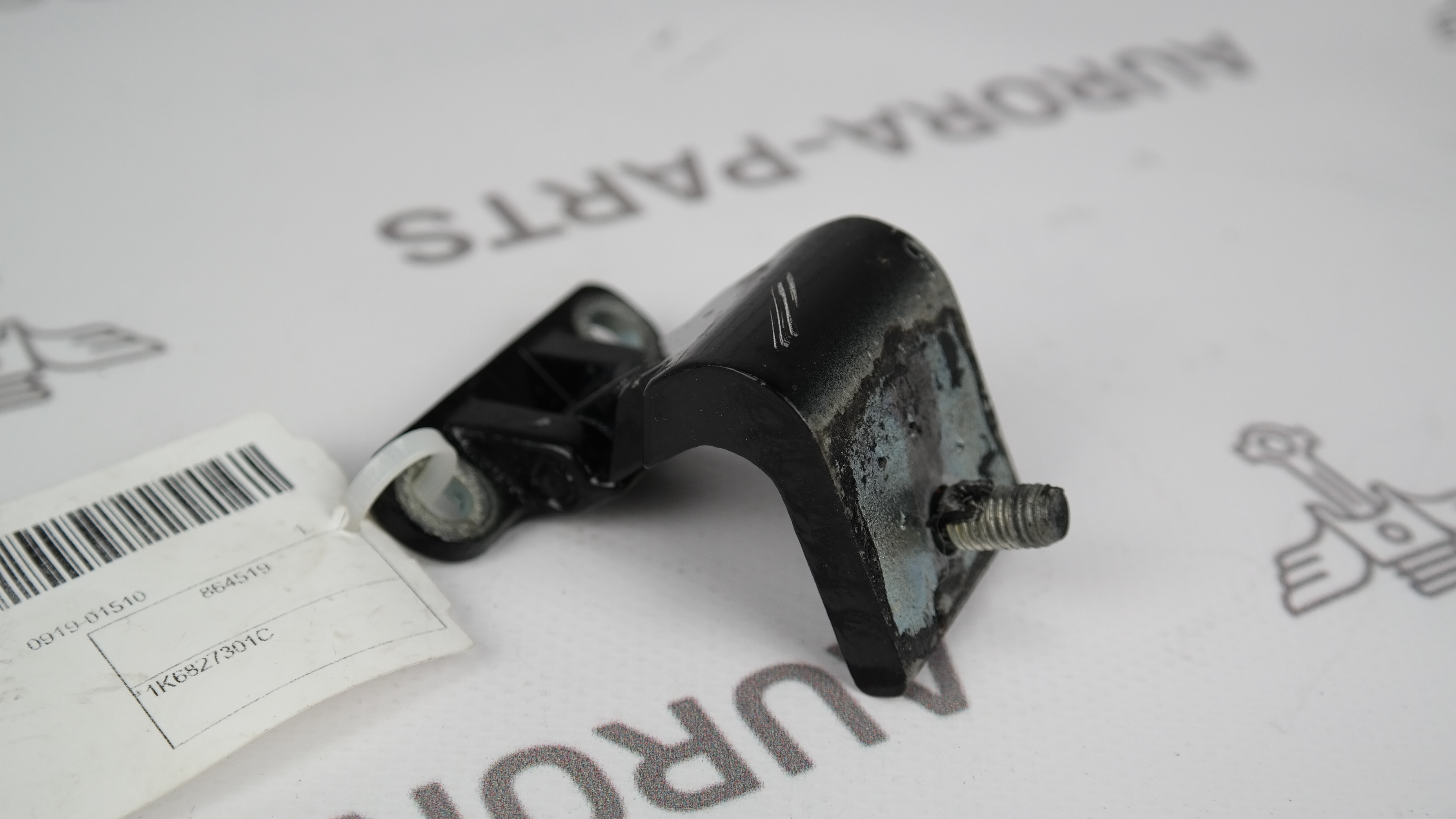 Петля крышки багажника VW Touareg