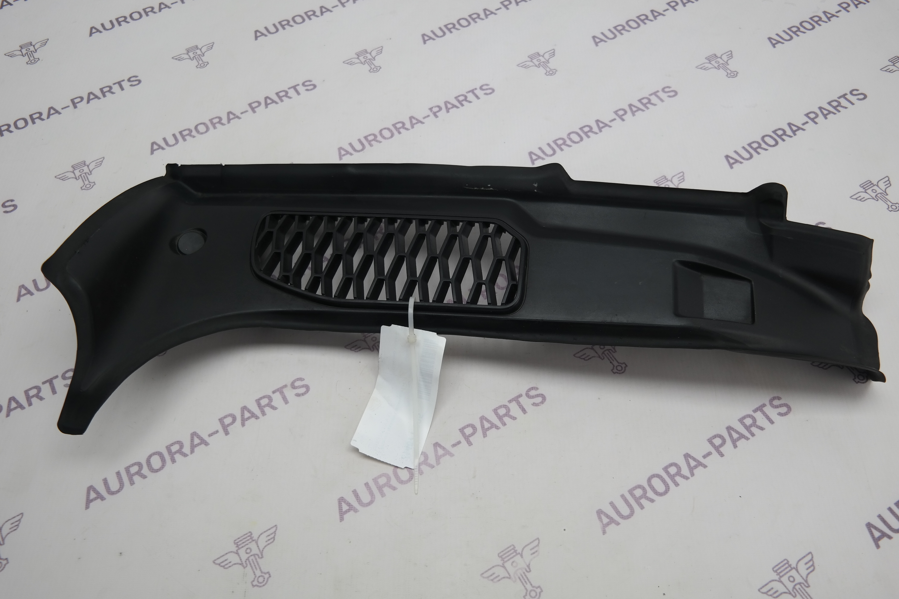 Обшивка крышки багажника LH Land Rover Discovery