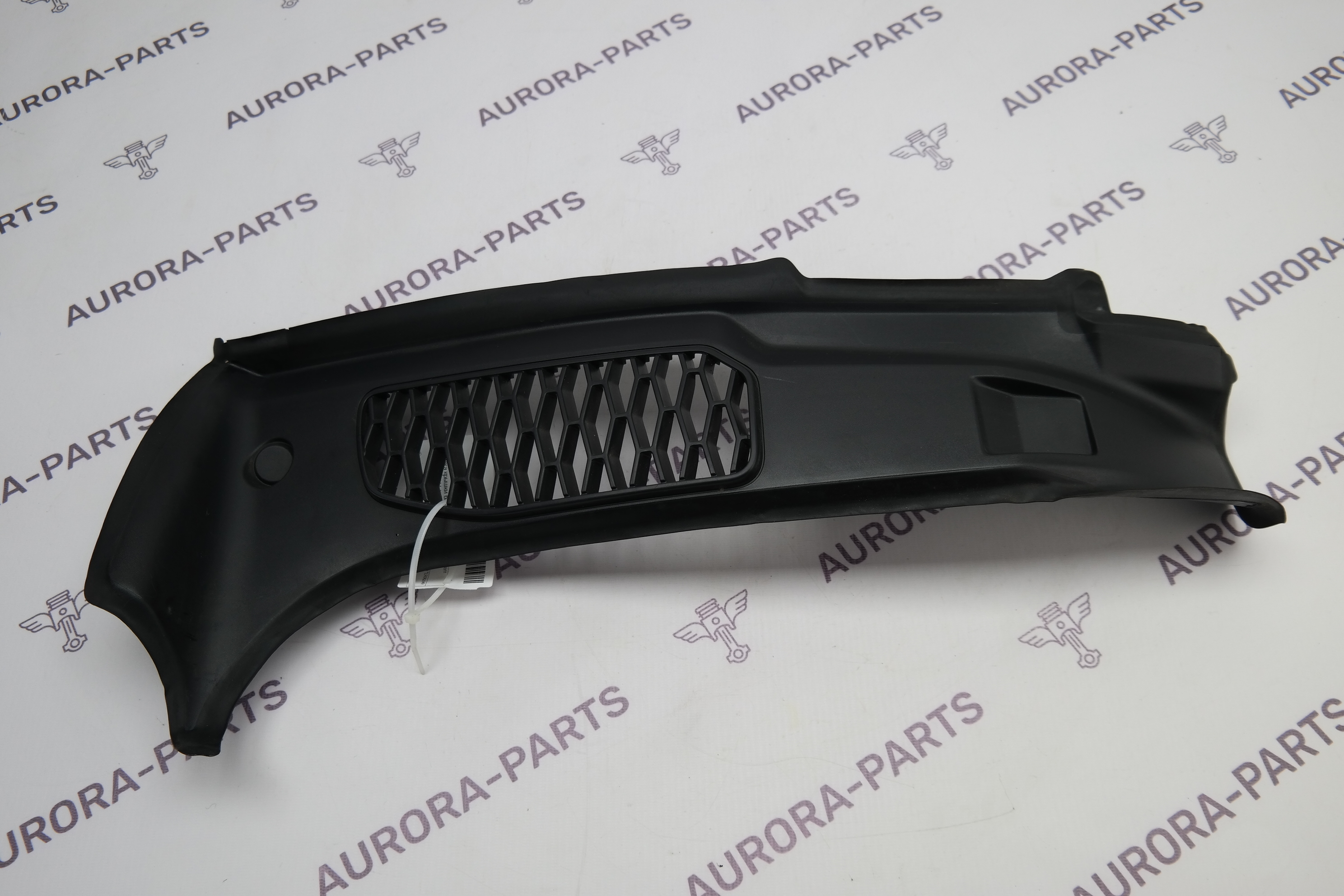 Обшивка крышки багажника LH Land Rover Discovery