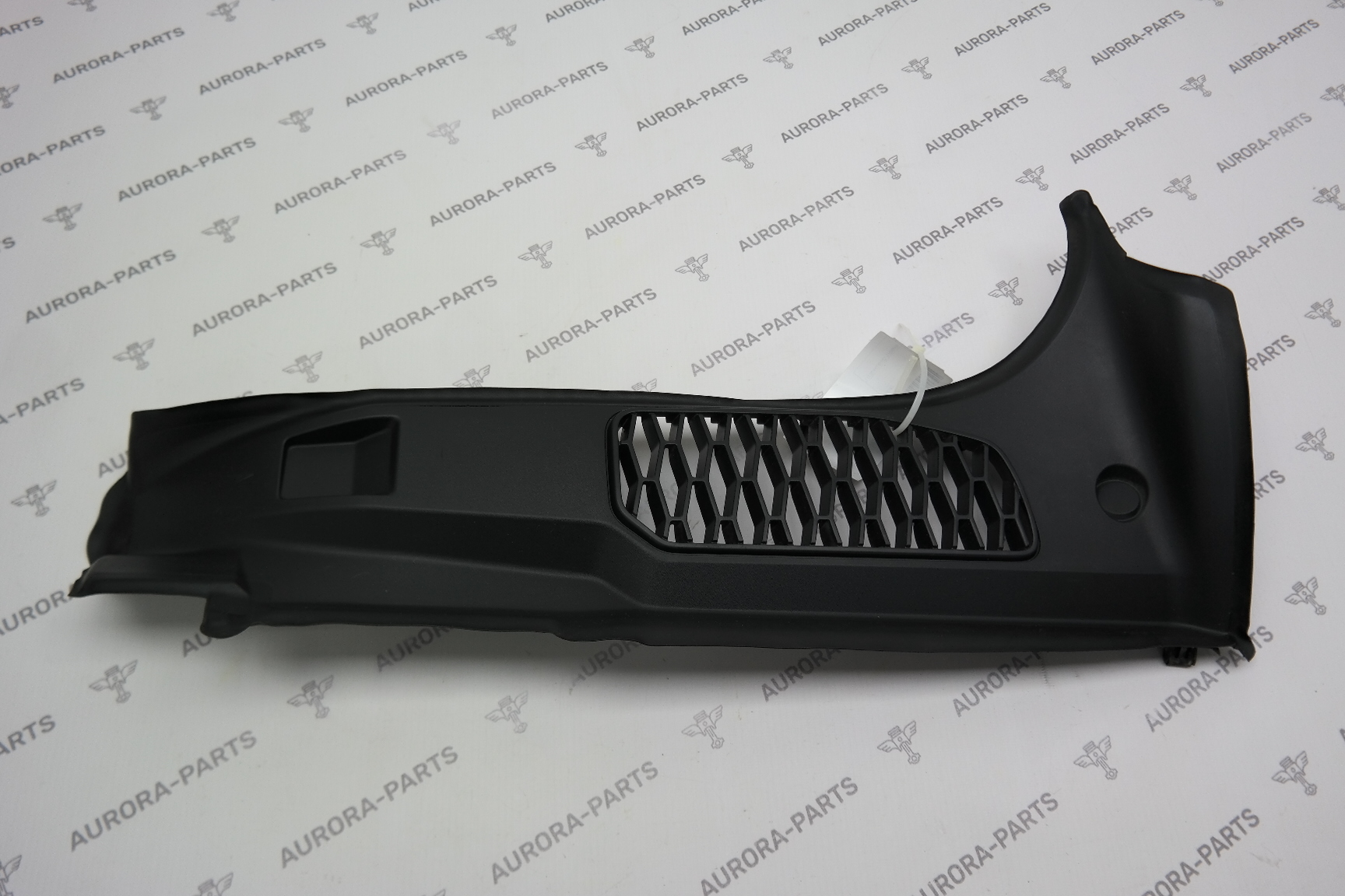 Обшивка крышки багажника LH Land Rover Discovery