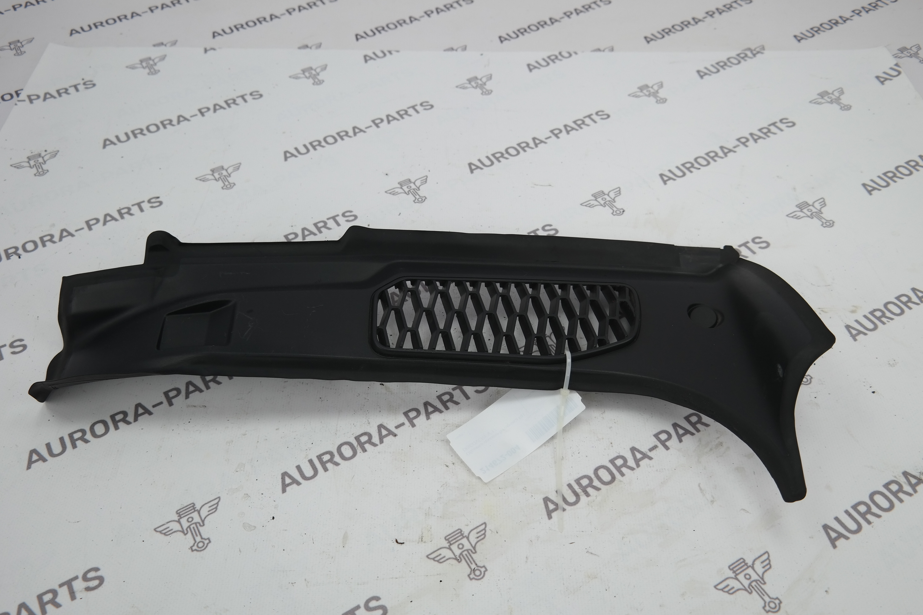 Обшивка крышки багажника RH Land Rover Discovery