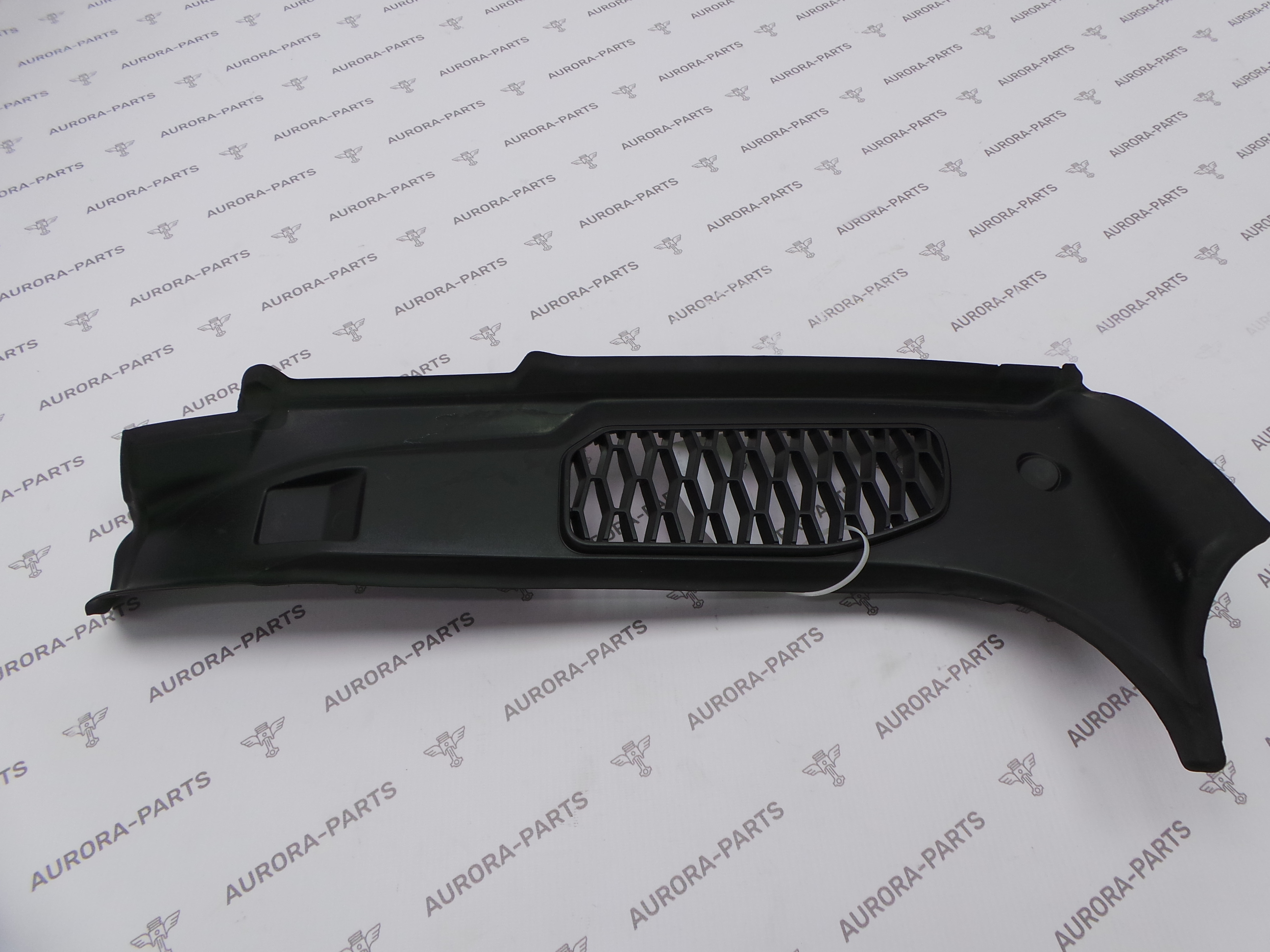 Обшивка крышки багажника RH Land Rover Discovery