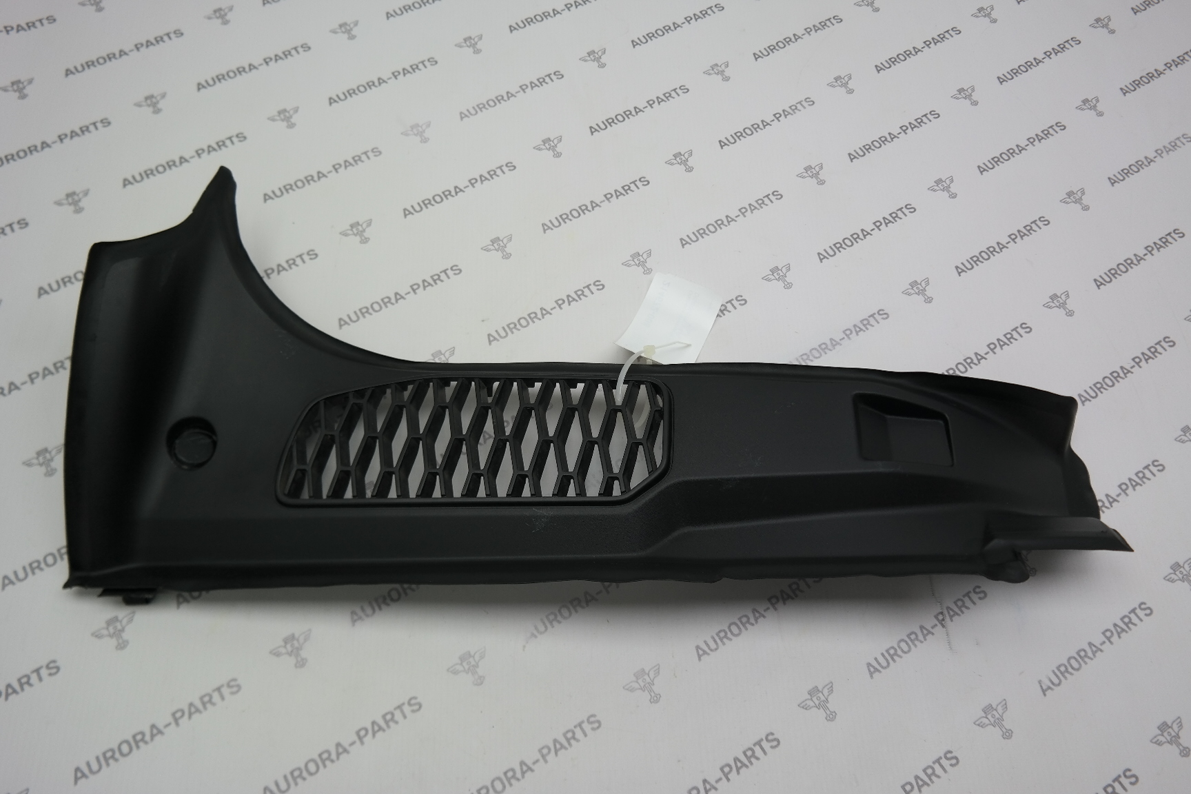 Обшивка крышки багажника RH Land Rover Discovery