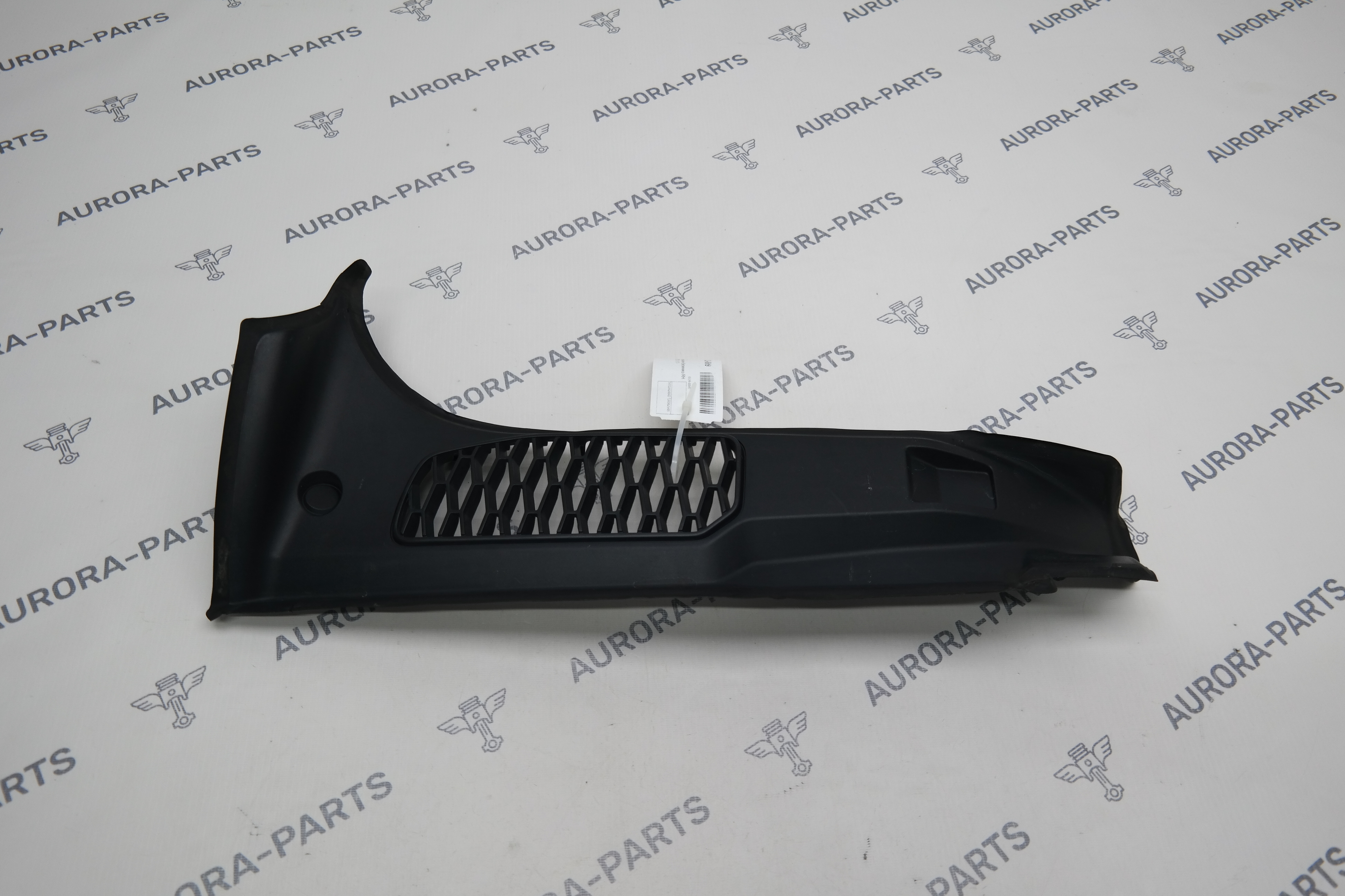 Обшивка крышки багажника RH Land Rover Discovery