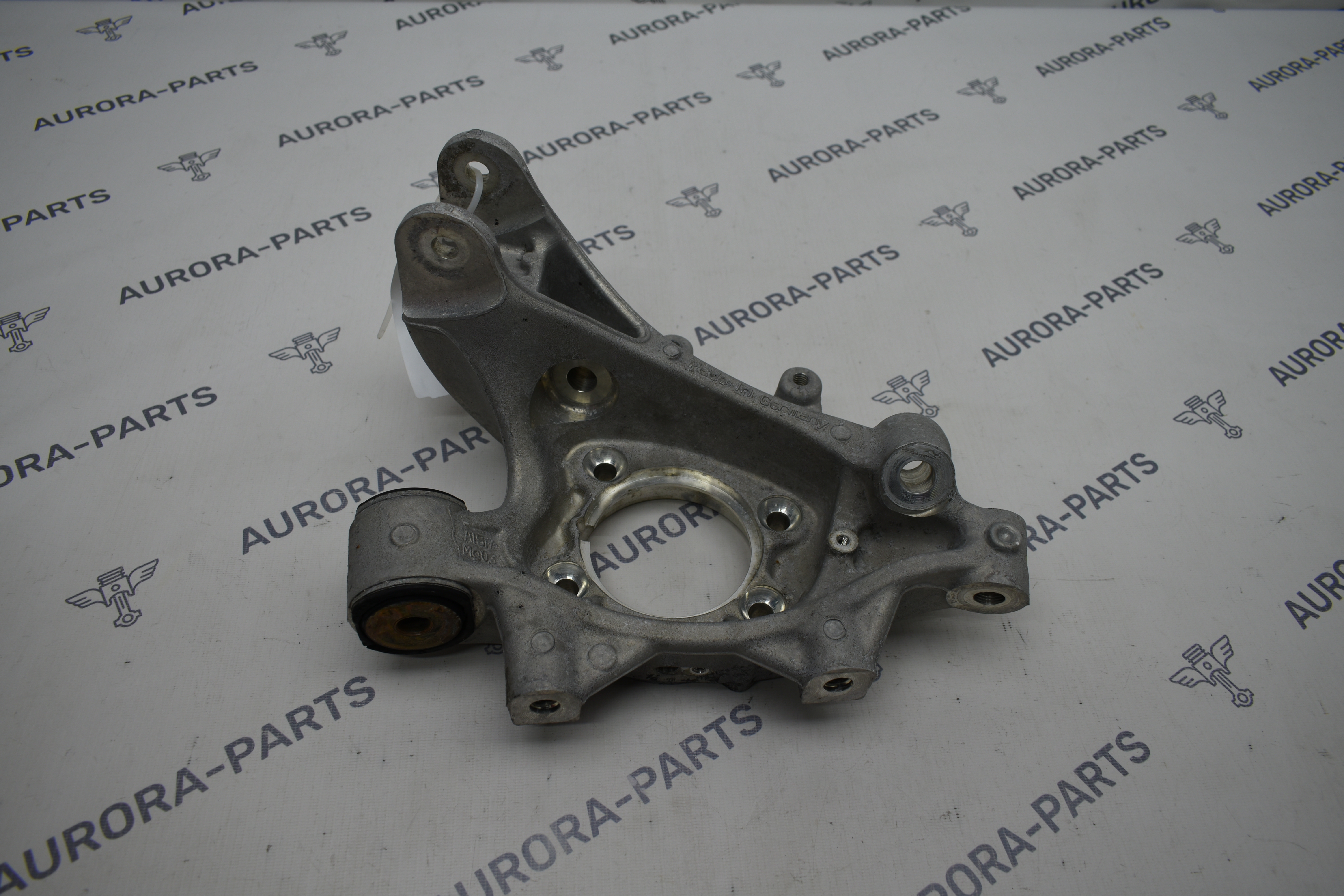 Кулак задний LH VW Touareg