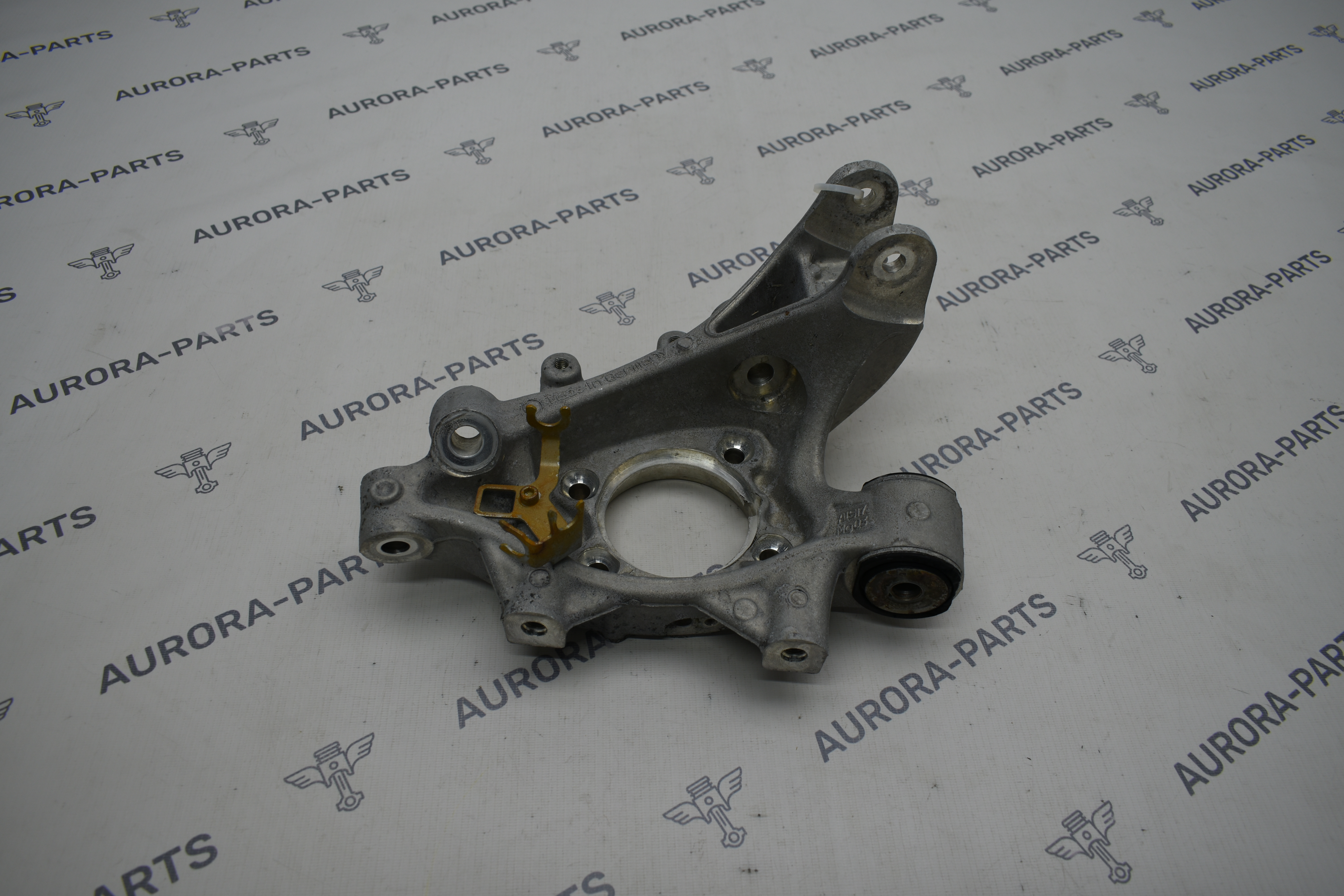 Кулак задний RH VW Touareg