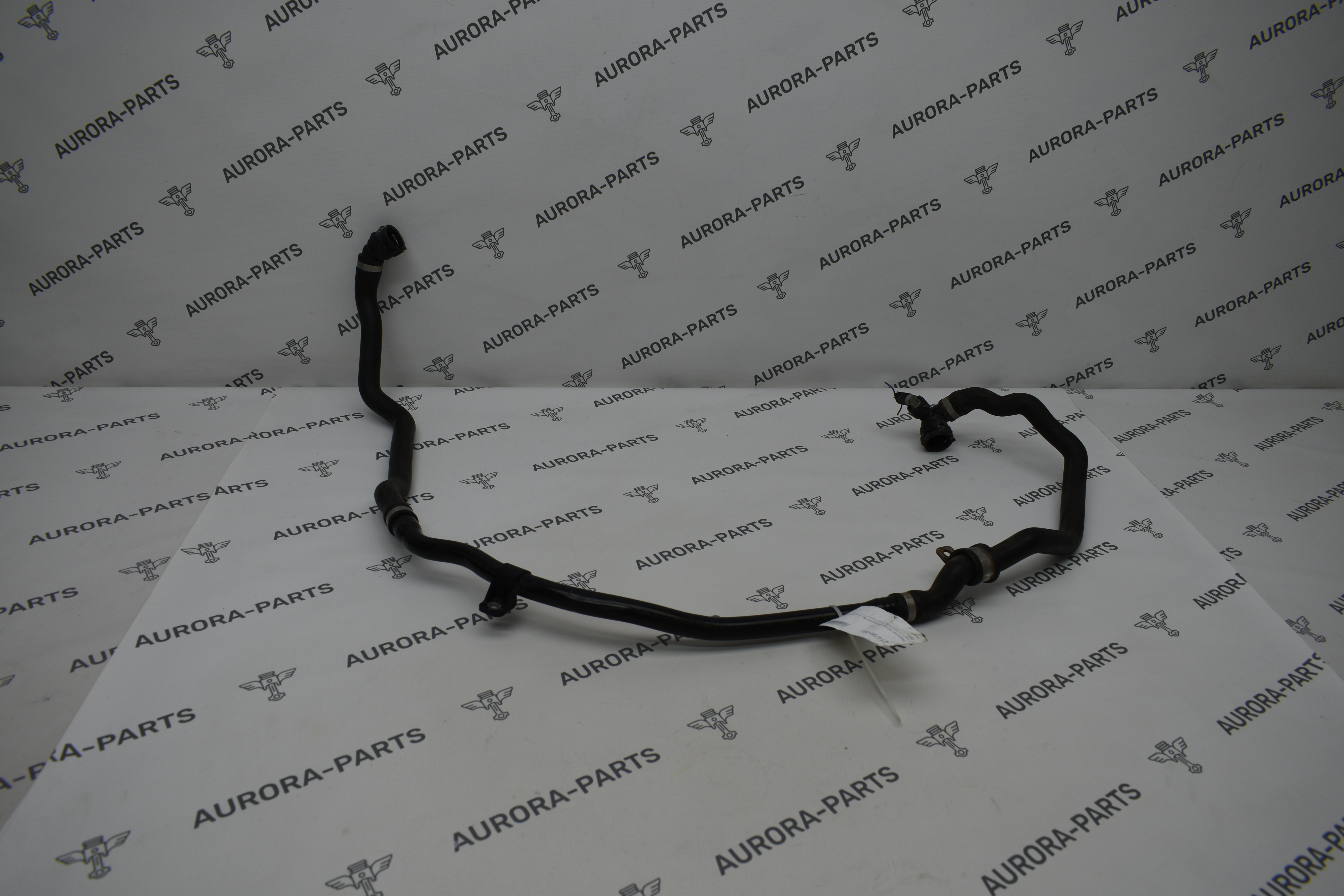 Патрубок системы охлаждения от насоса к двигателю Mercedes S-Klasse