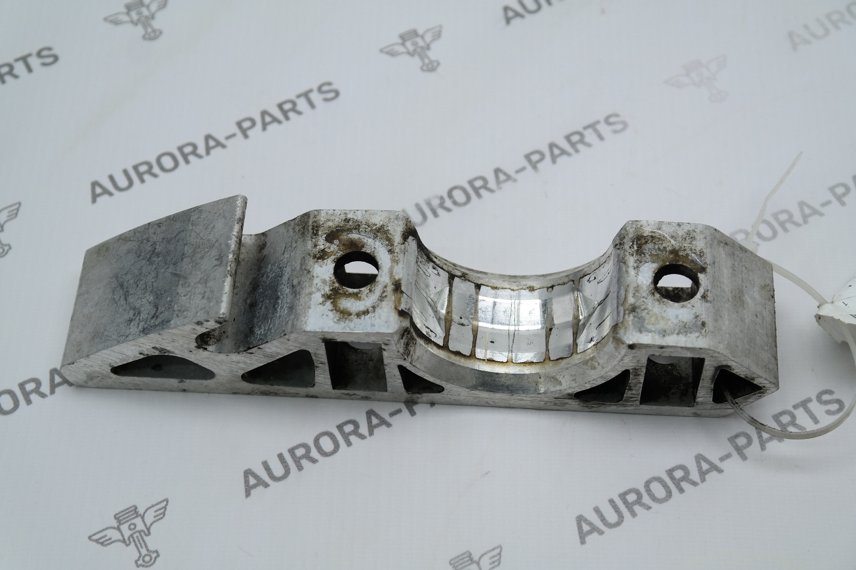 Кронштейн крепления переднего стабилизатора VW Touareg