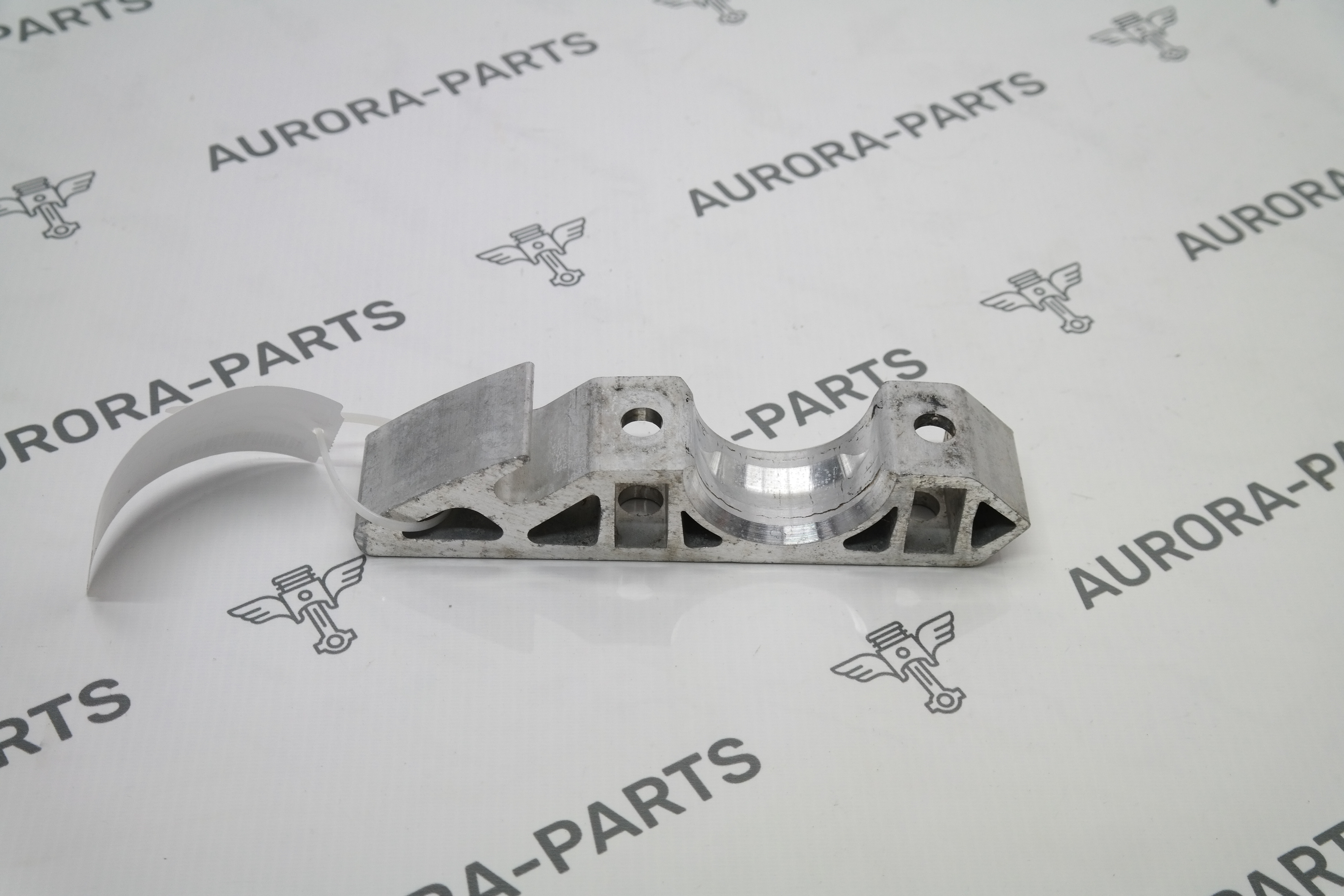 Кронштейн крепления переднего стабилизатора Audi Q7