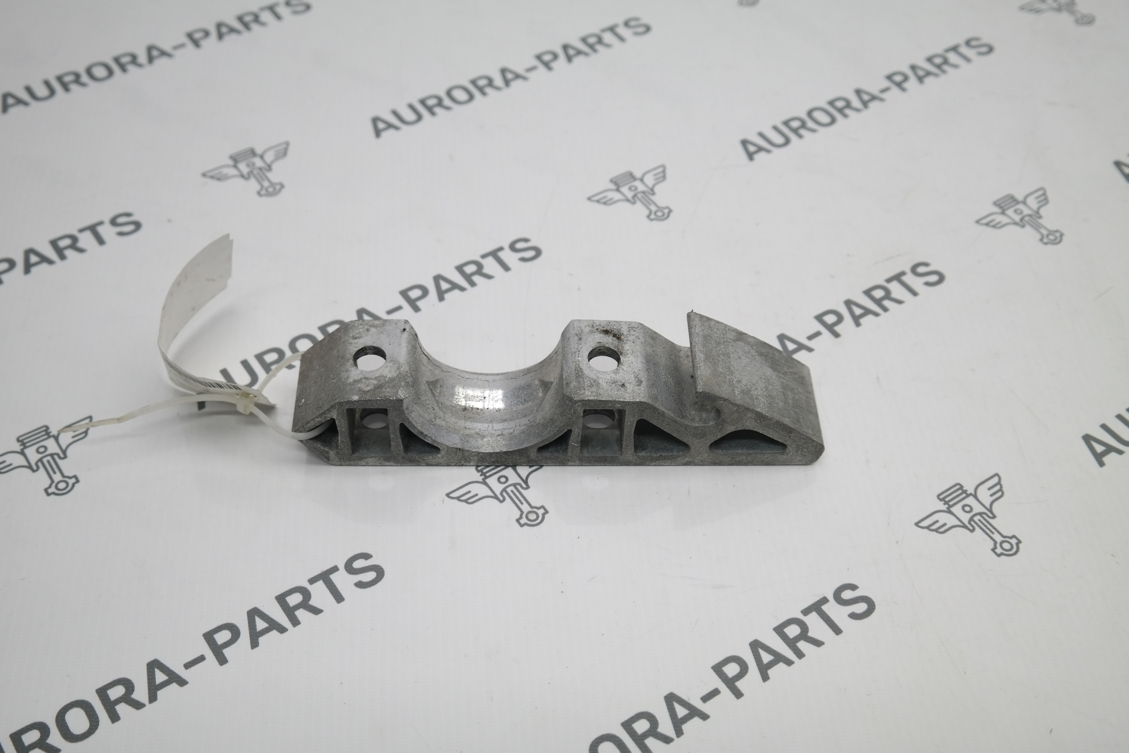 Кронштейн крепления переднего стабилизатора VW Touareg