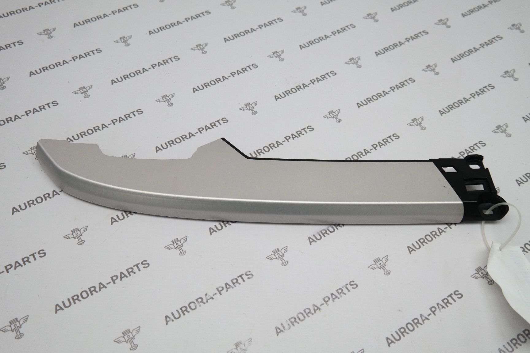 Накладка центральной консоли (шлифованый алюминий) RH Land Rover Discovery