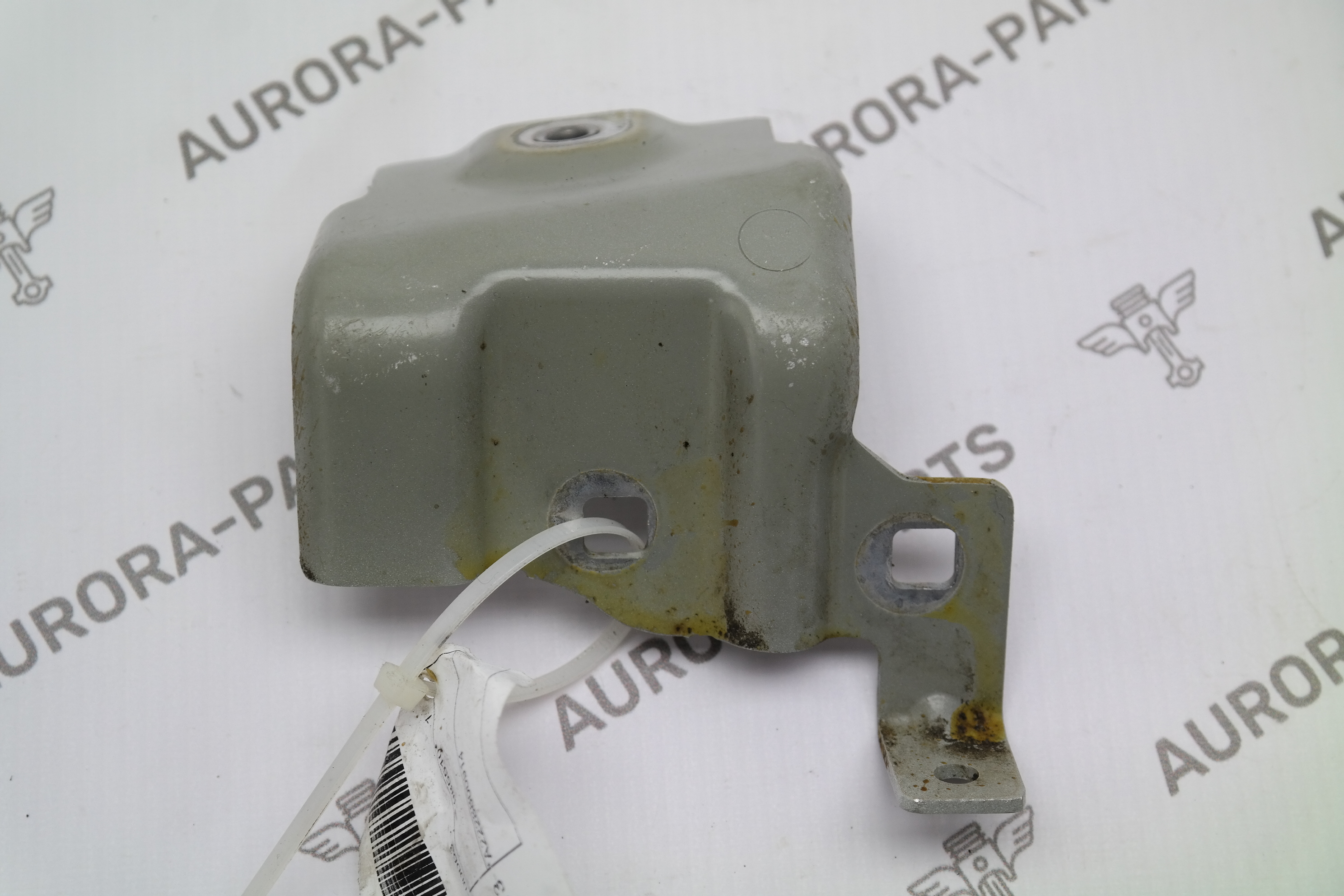 Кронштейн переднего крыла верхний центральный LH Mercedes S-Klasse