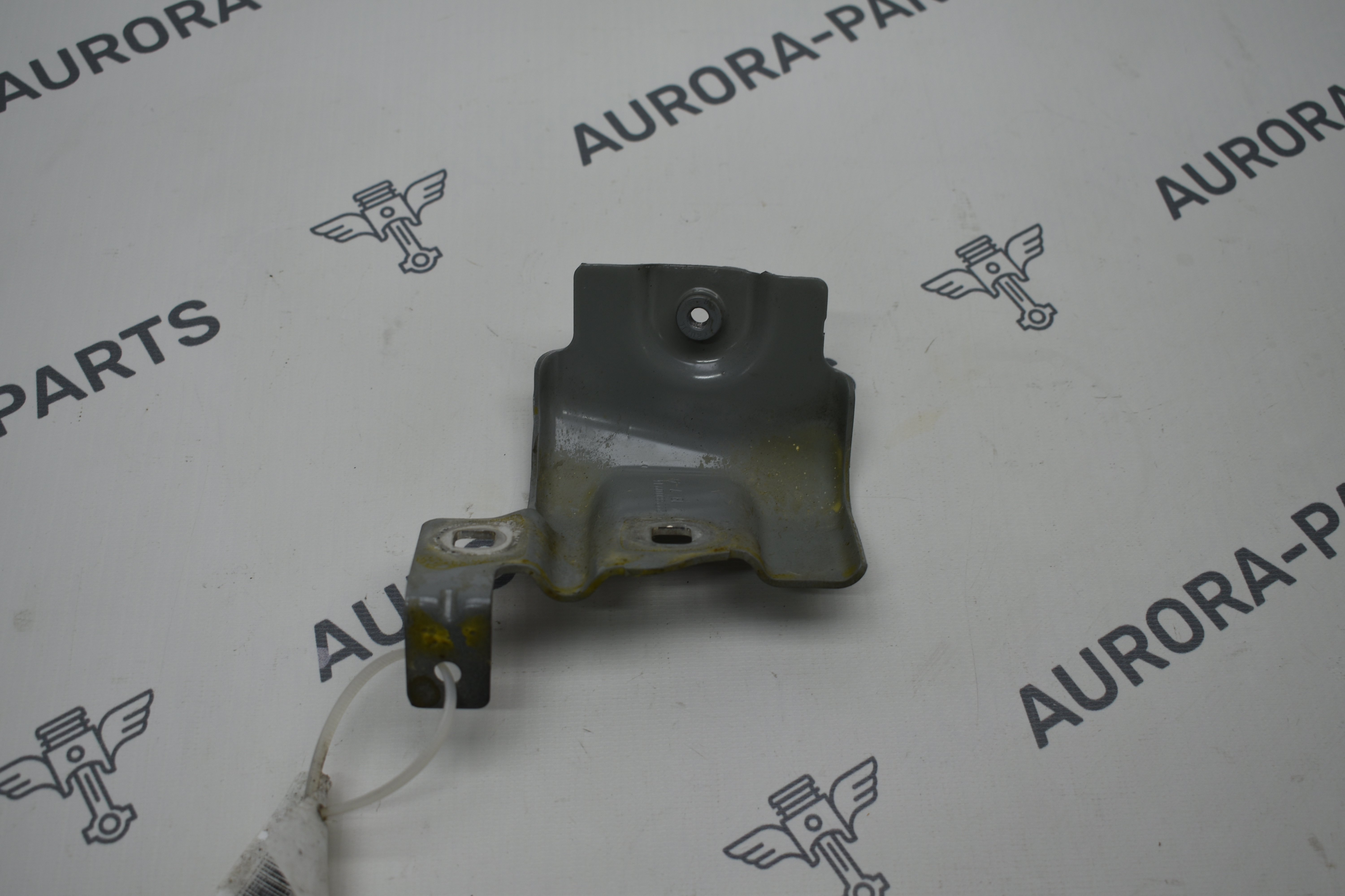 Кронштейн переднего крыла верхний центральный LH Mercedes S-Klasse