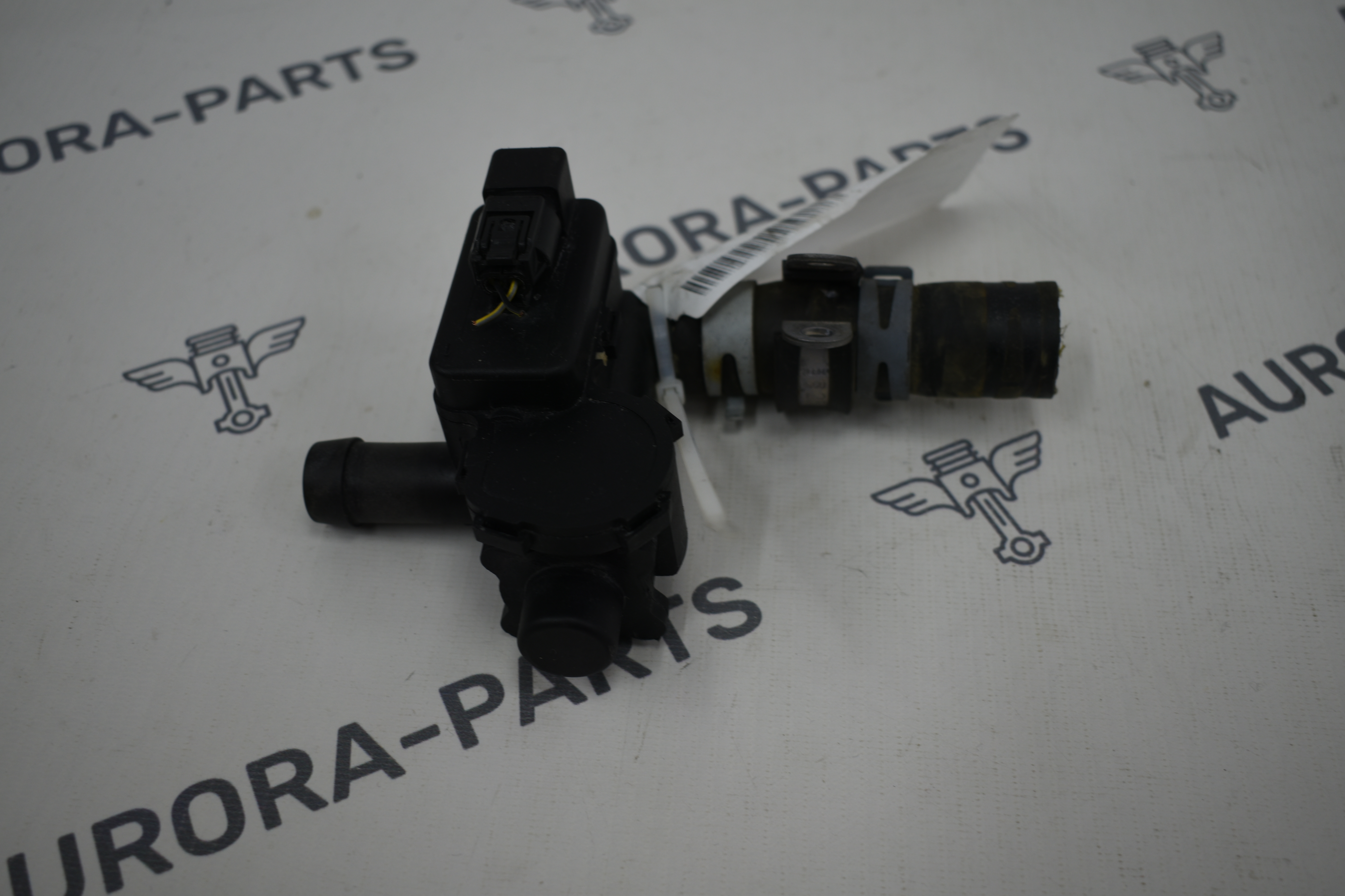 Кран подвода жидкости к отопителю VW Touareg