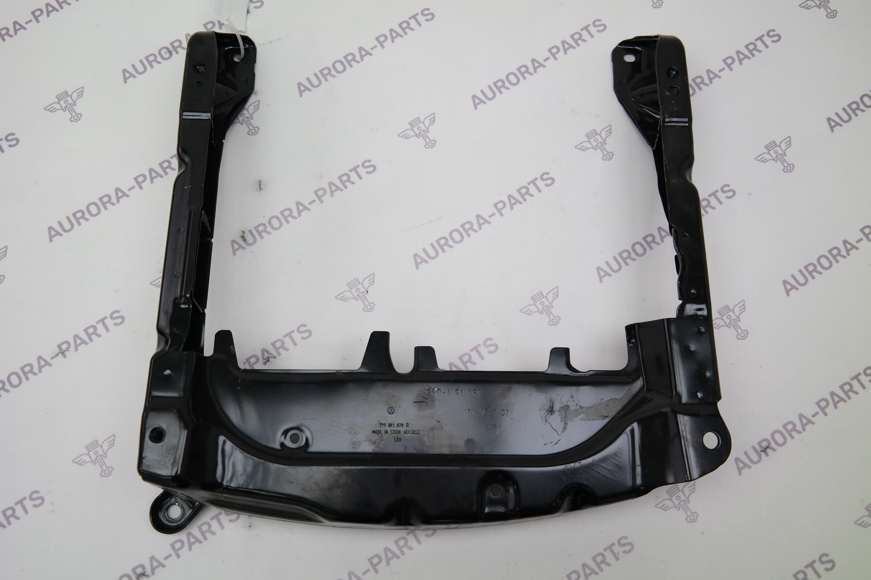 Кронштейн крепления кресла RH VW Touareg