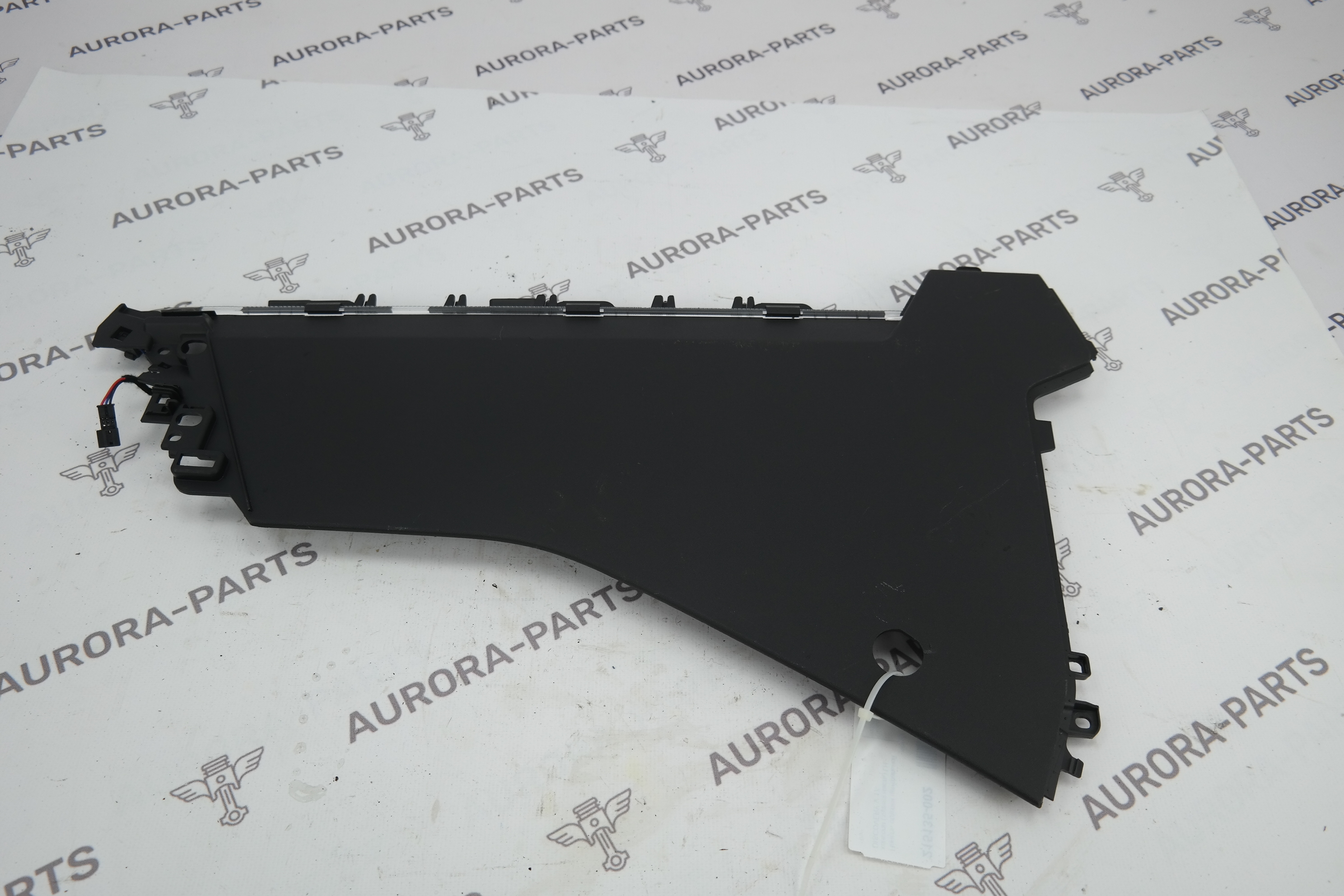 Панель отделки центральной консоли (задняя часть) LH Land Rover Discovery