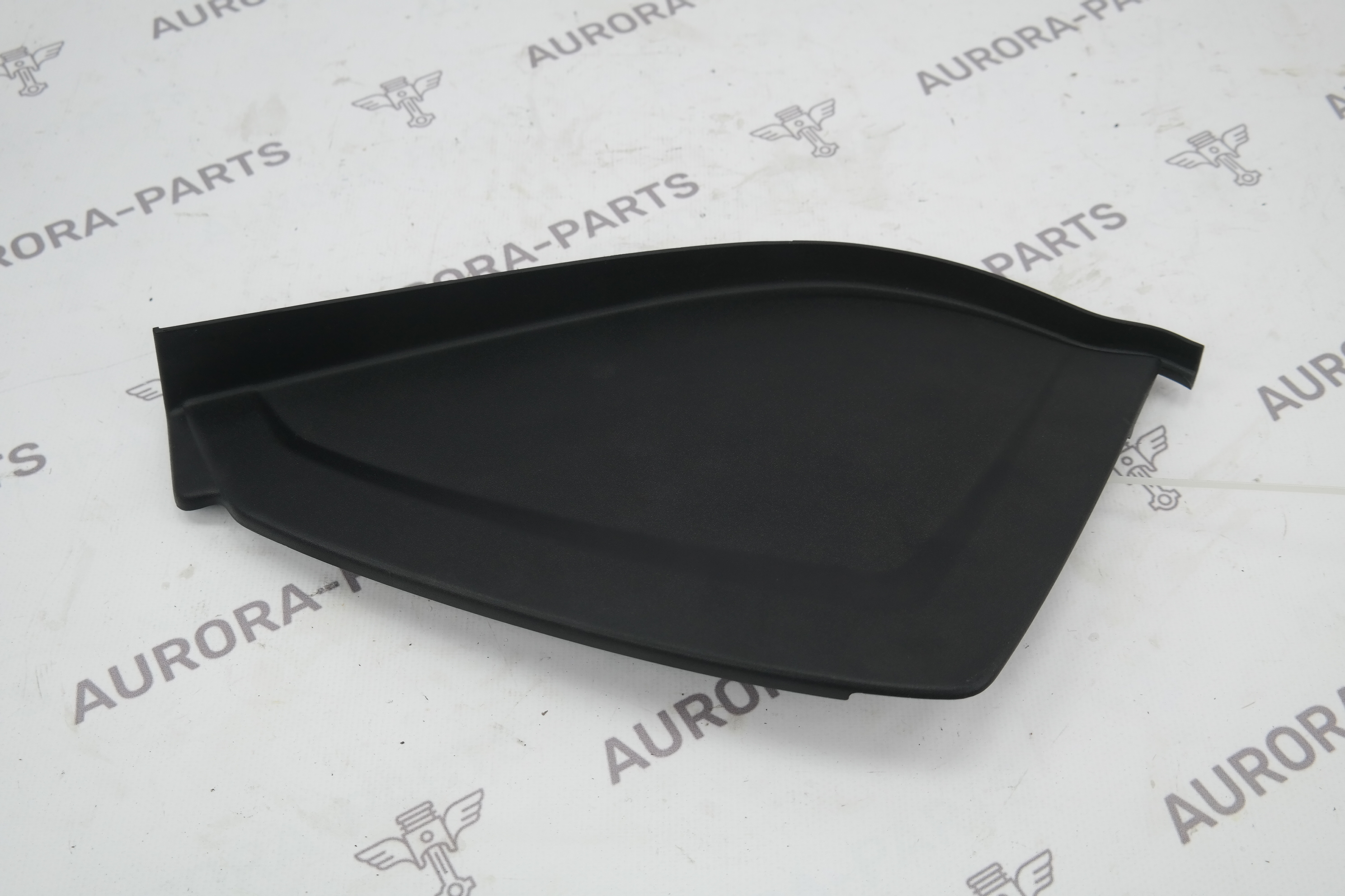 Накладка торпеды боковая LH Land Rover Discovery