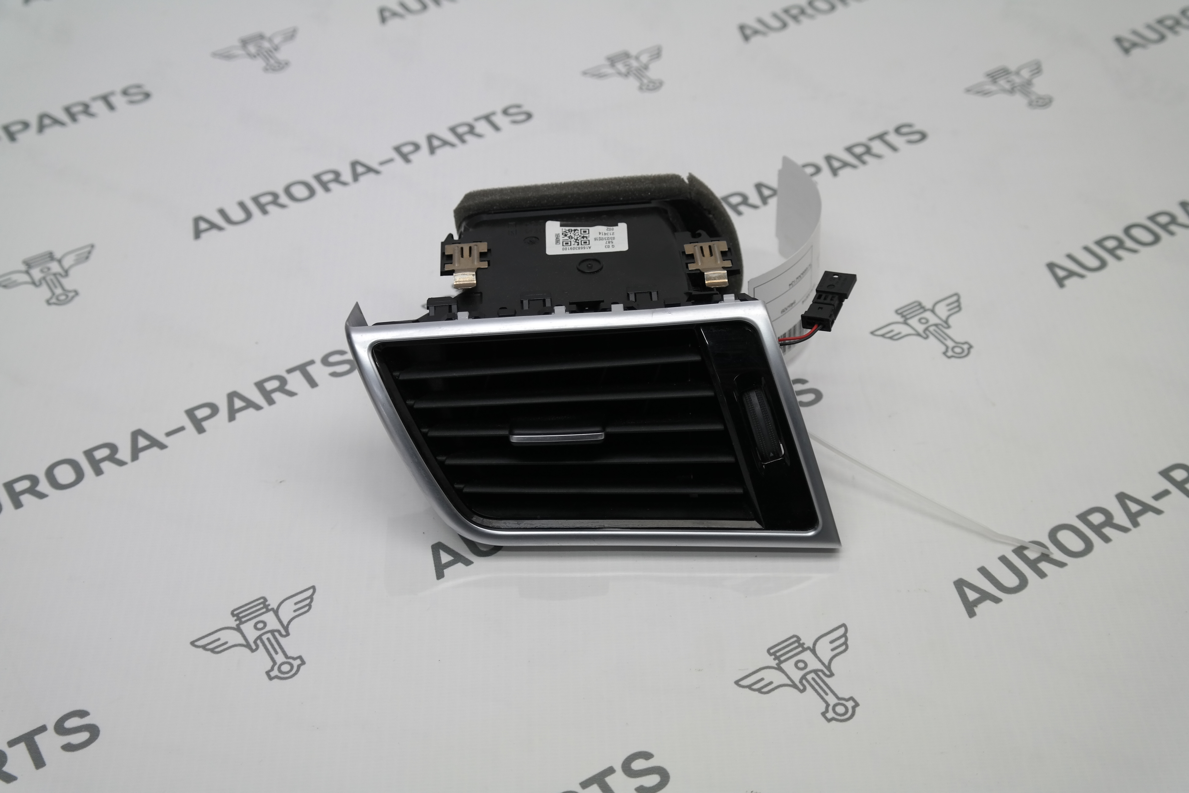 Решетка вентиляционная (в торпеде) LH Mercedes GLE-Coupe