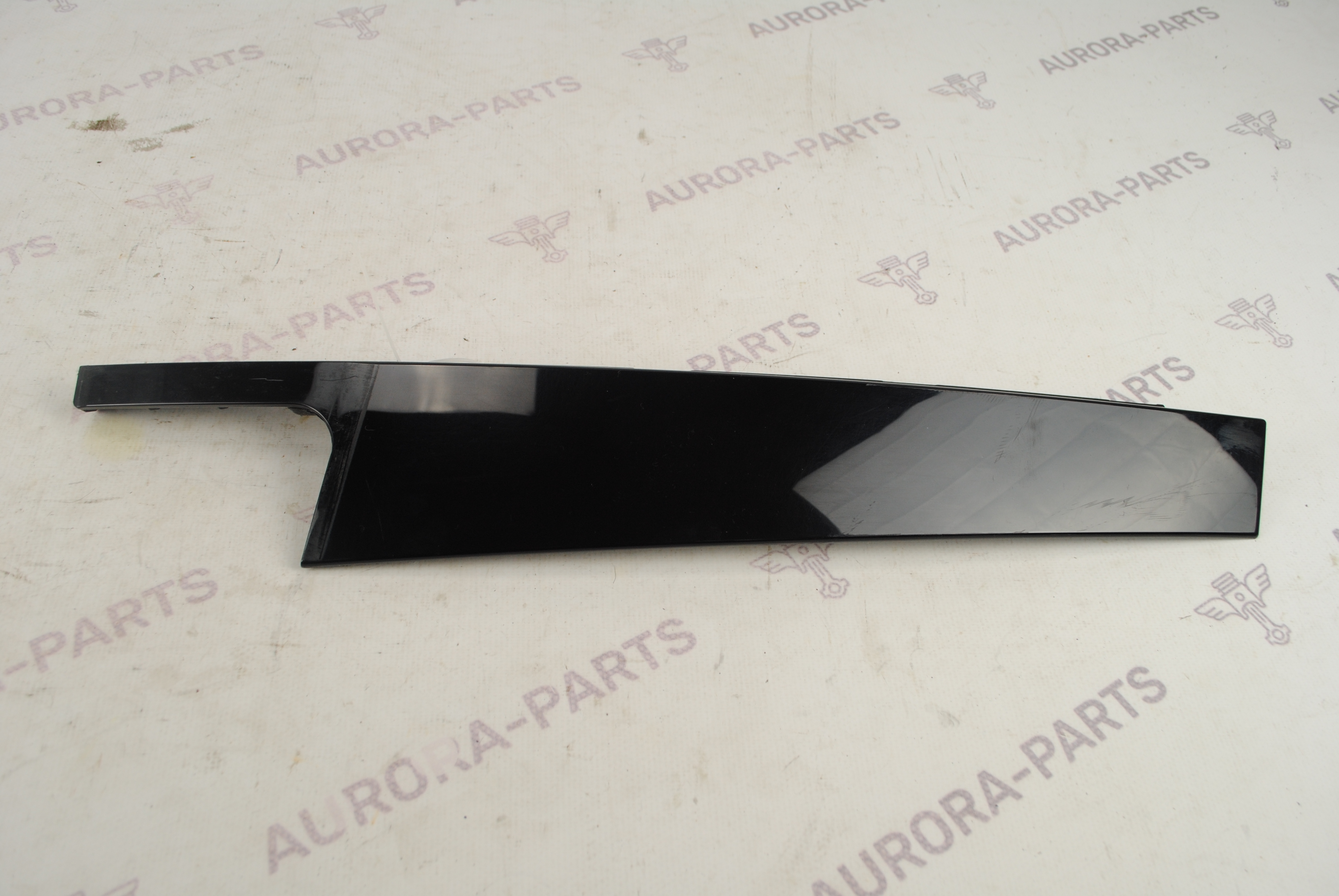 Накладка центральной стойки задней двери RH BMW 3-Series