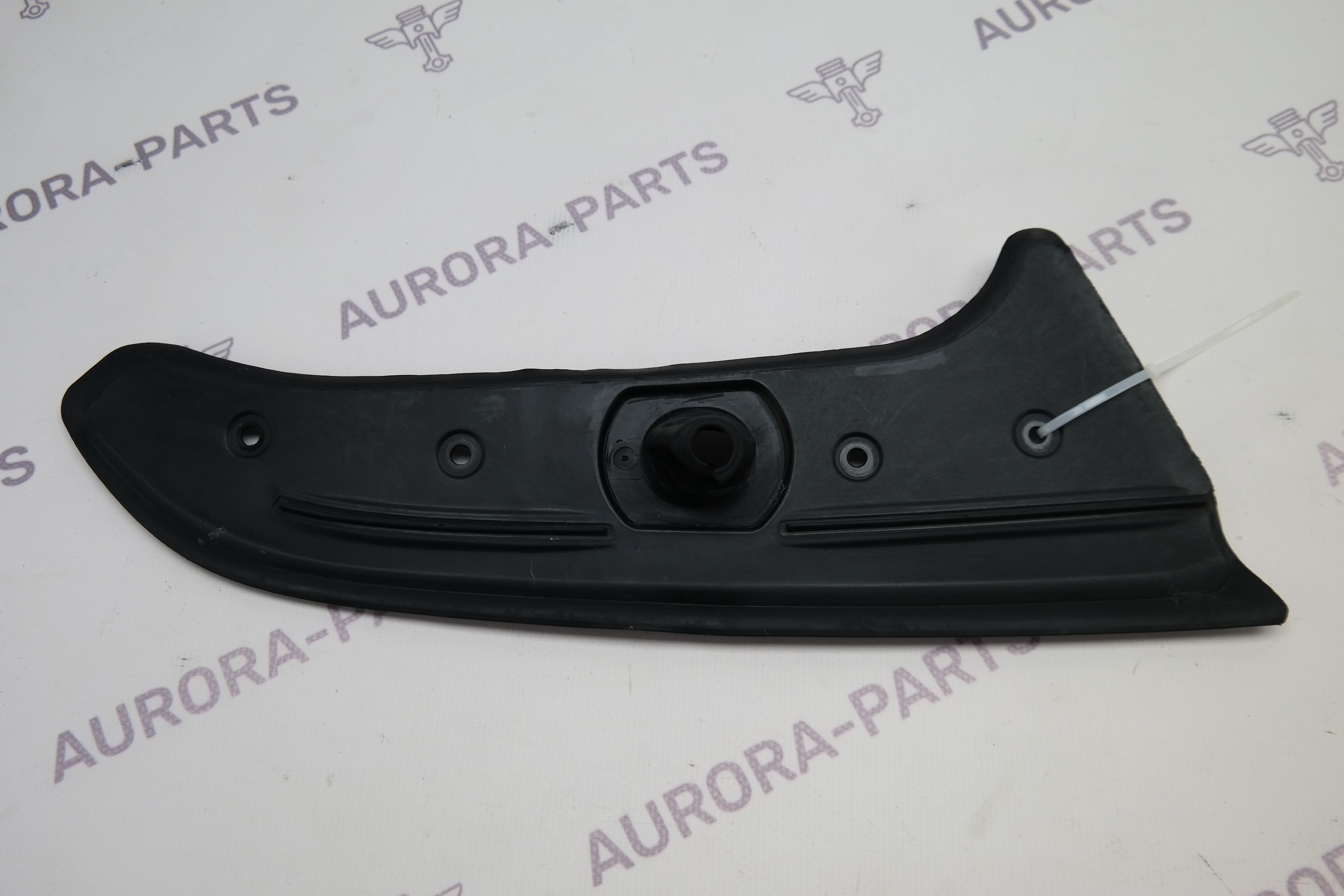 Молдинг задней стойки кузова RH Mercedes GL/GLS