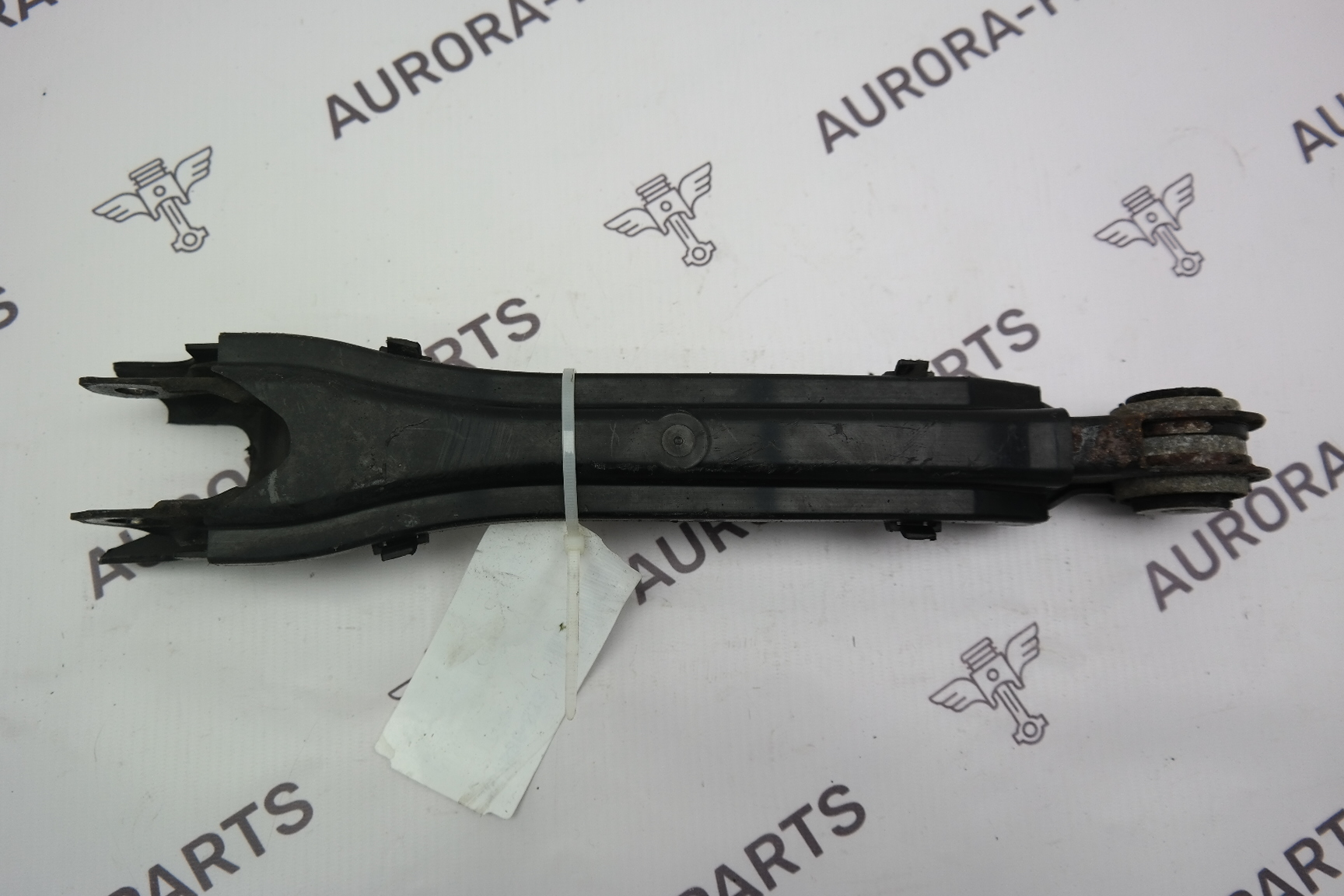 Рычаг нижний продольный задней подвески LH=RH Mercedes C-Klasse