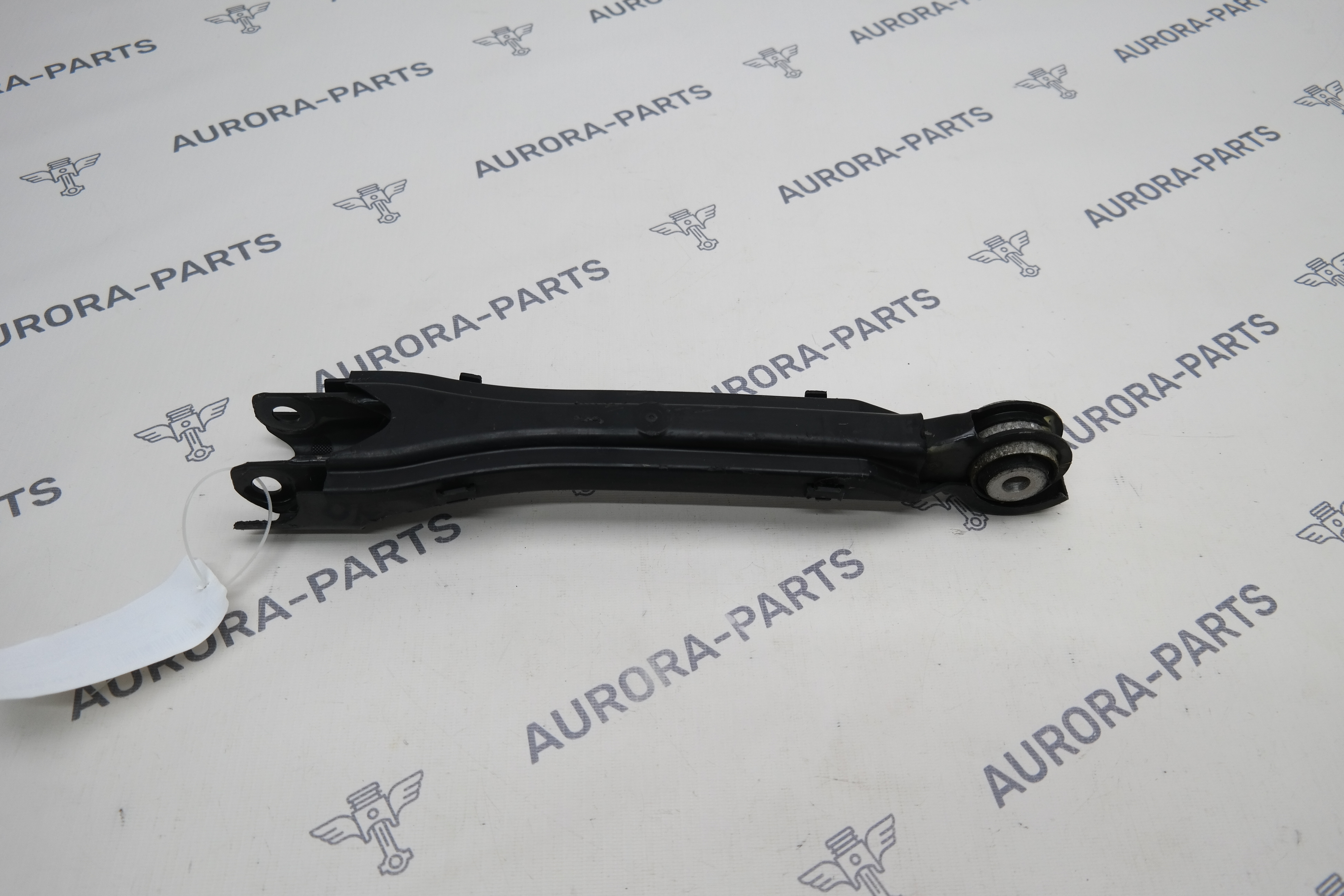 Рычаг нижний продольный задней подвески LH=RH Mercedes C-Klasse