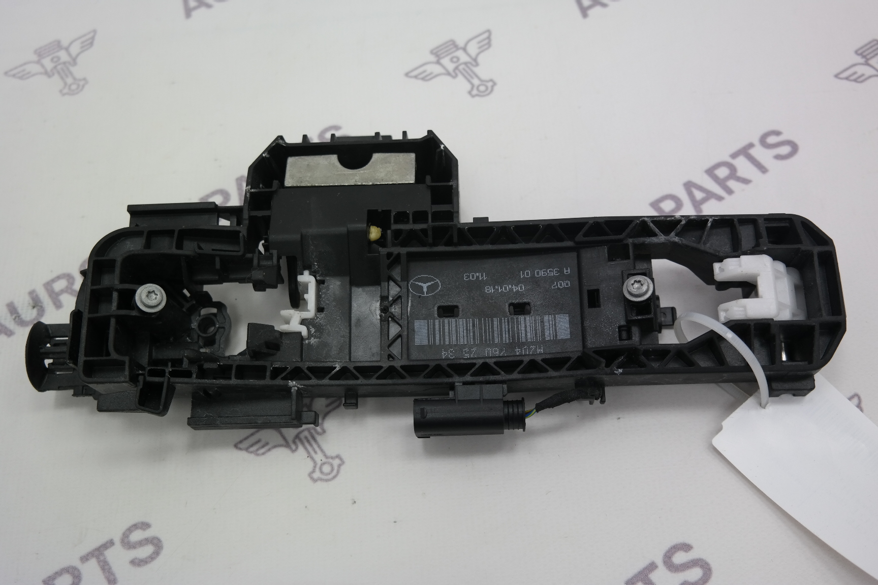 Кронштейн наружней ручки LH Mercedes E-Klasse