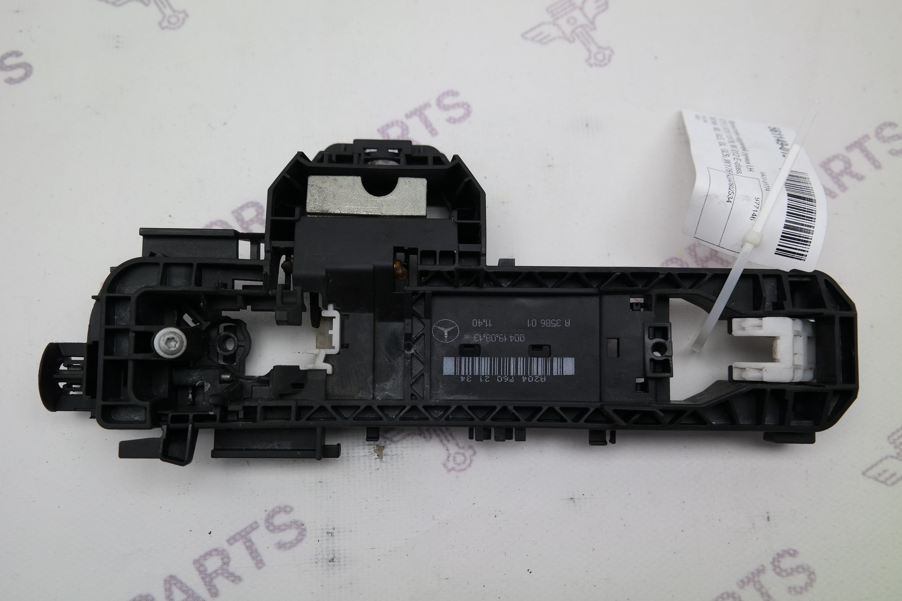 Кронштейн наружней ручки LH Mercedes E-Klasse