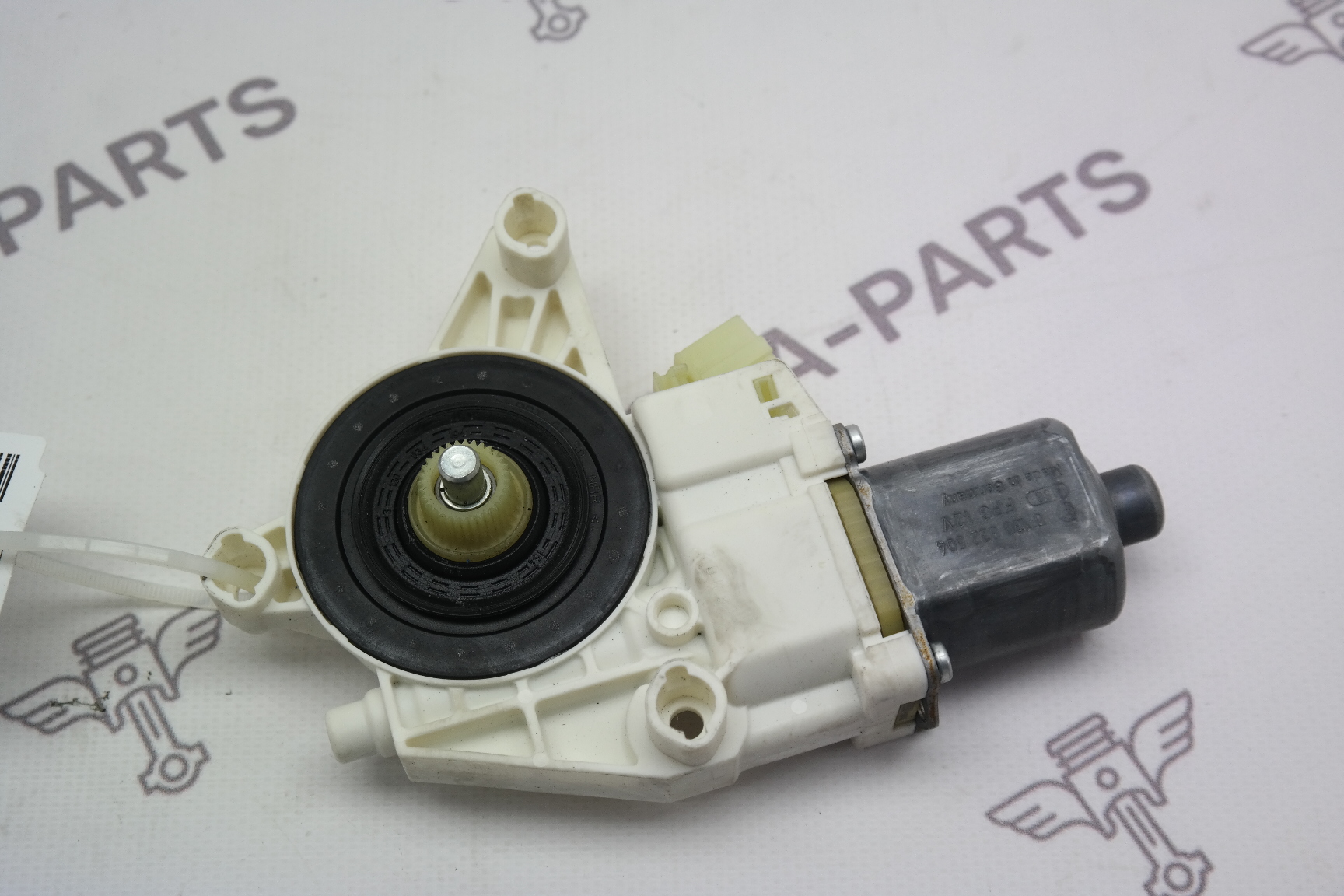 Моторчик стеклоподъемника задний RH Mercedes E-Klasse 