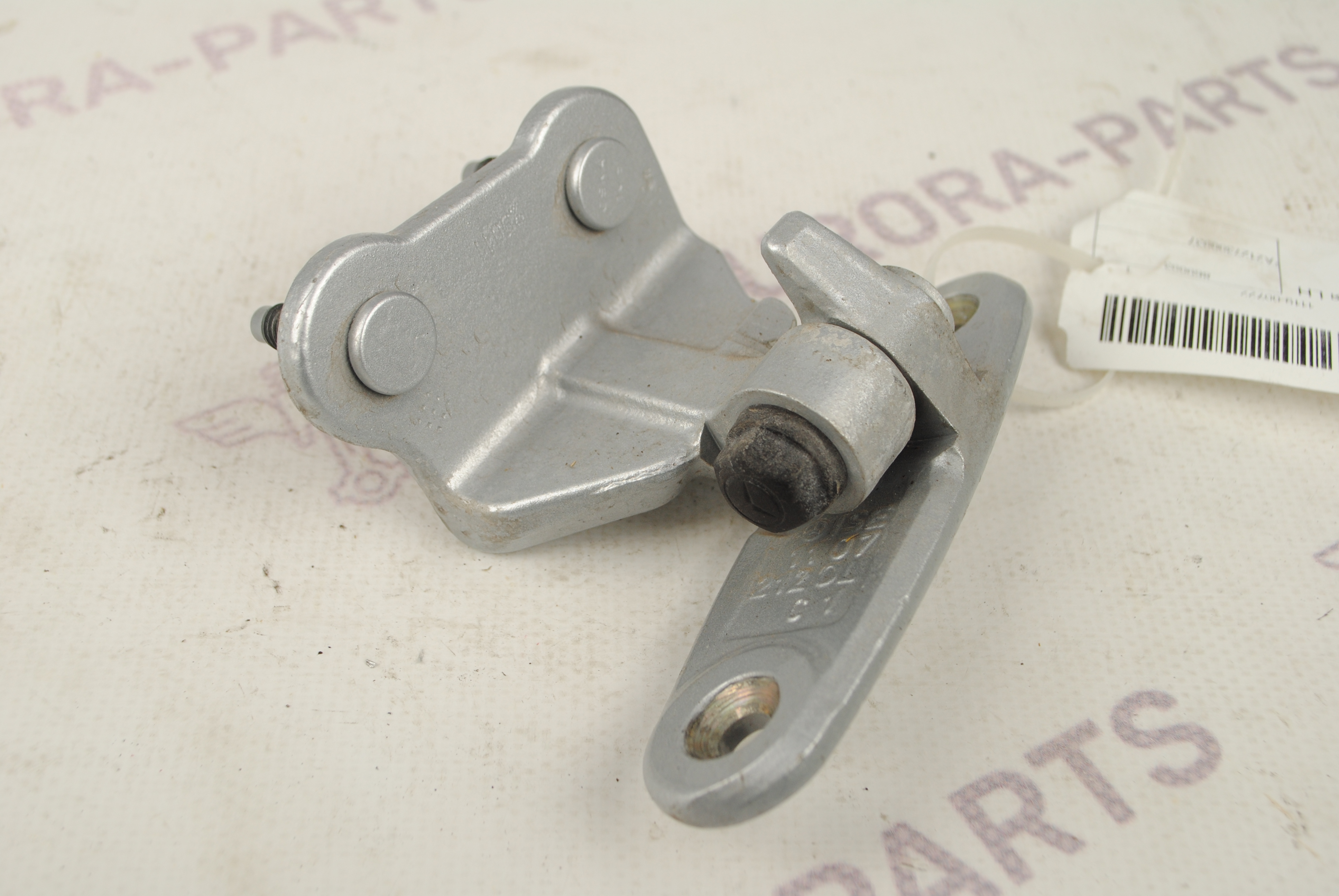 Петля двери задняя верхняя LH Mercedes E-Klasse 