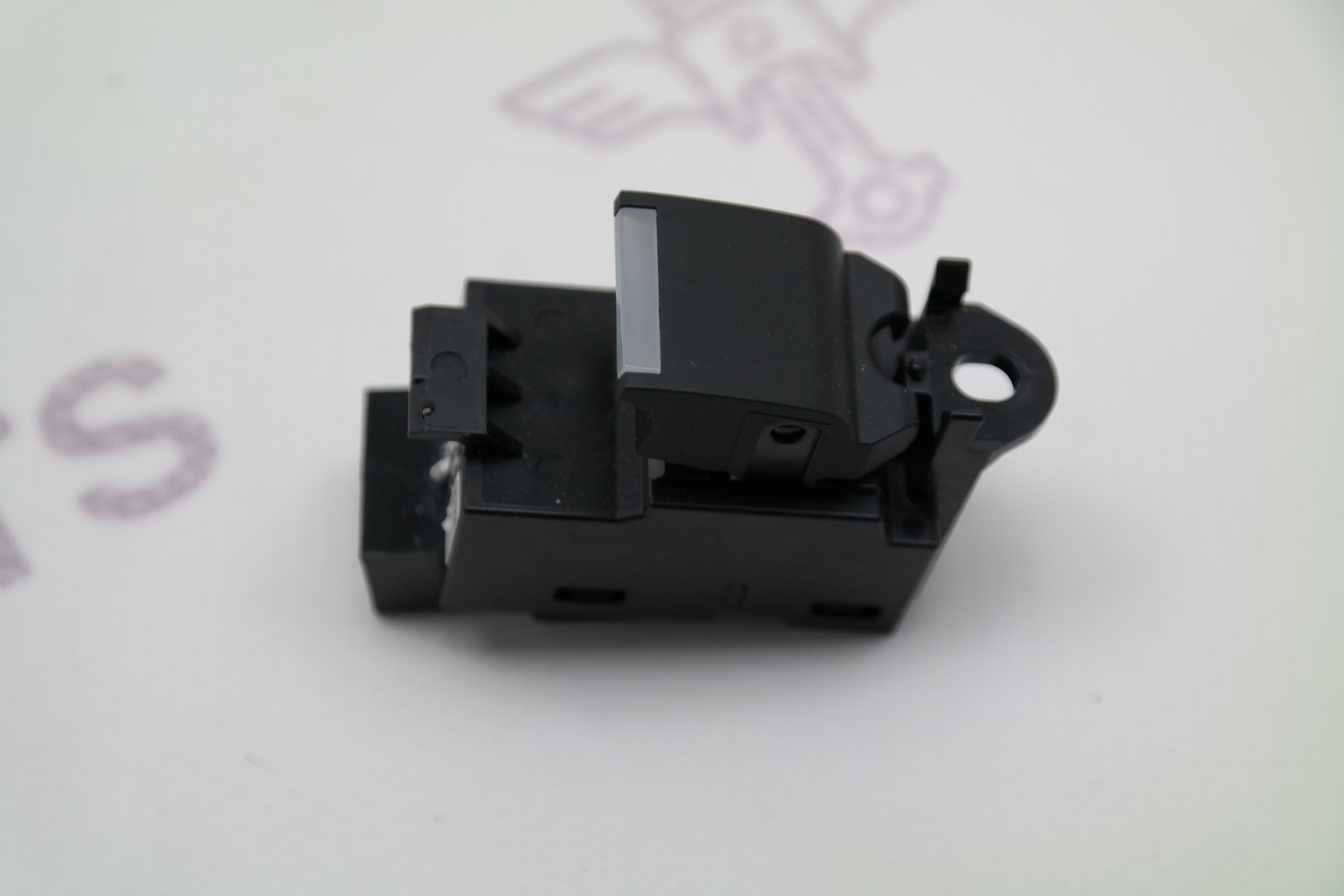 Кнопка пассажирского стеклоподъемника Land Rover Discovery Sport