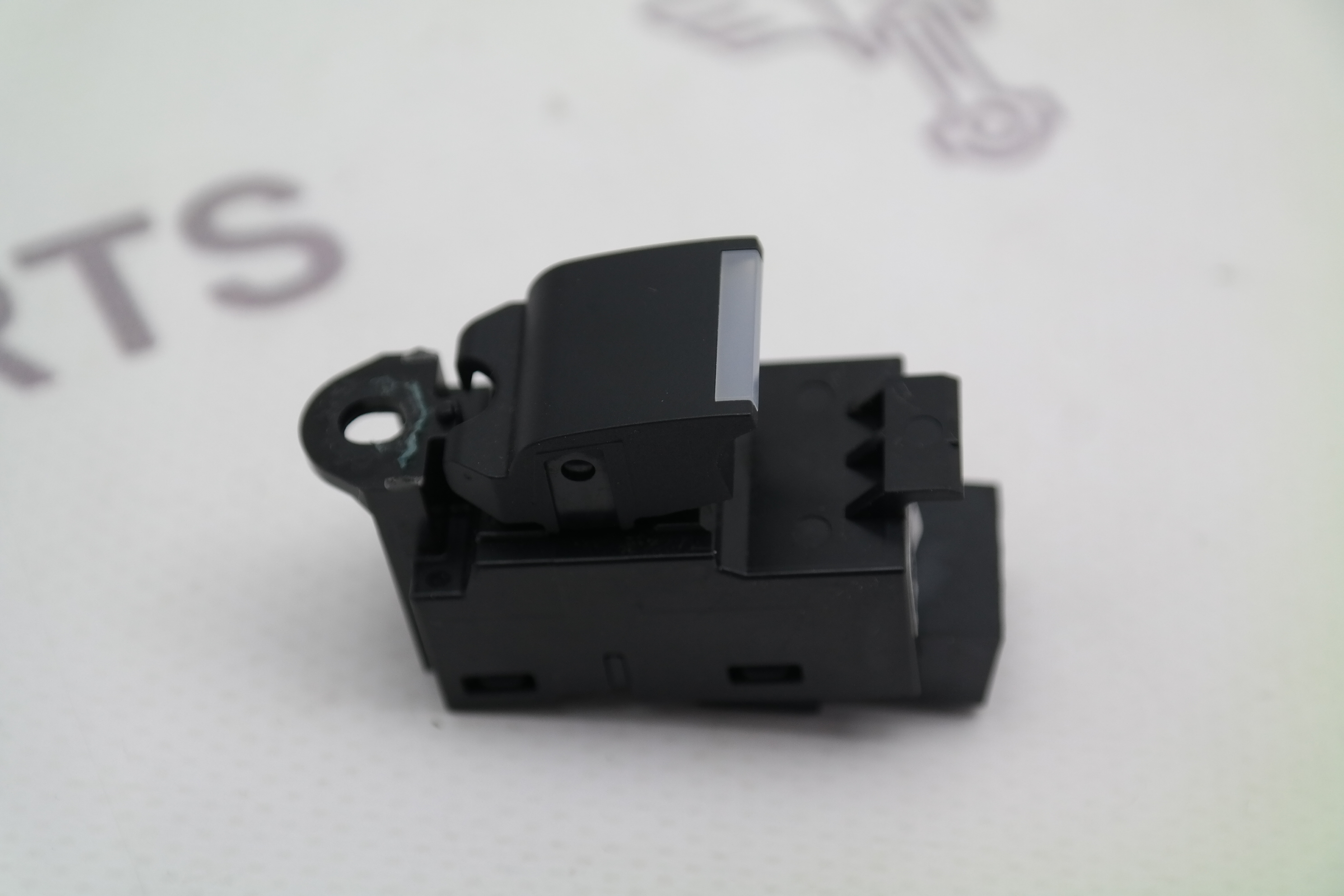 Кнопка пассажирского стеклоподъемника Land Rover Discovery Sport