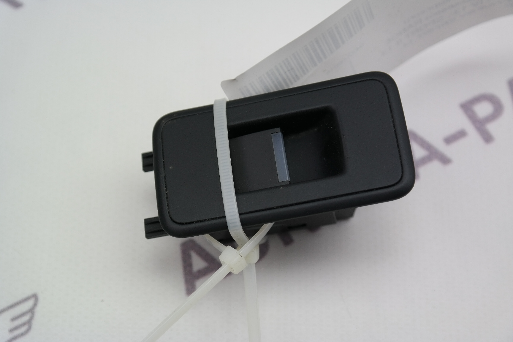 Кнопка пассажирского стеклоподъемника Land Rover Discovery Sport