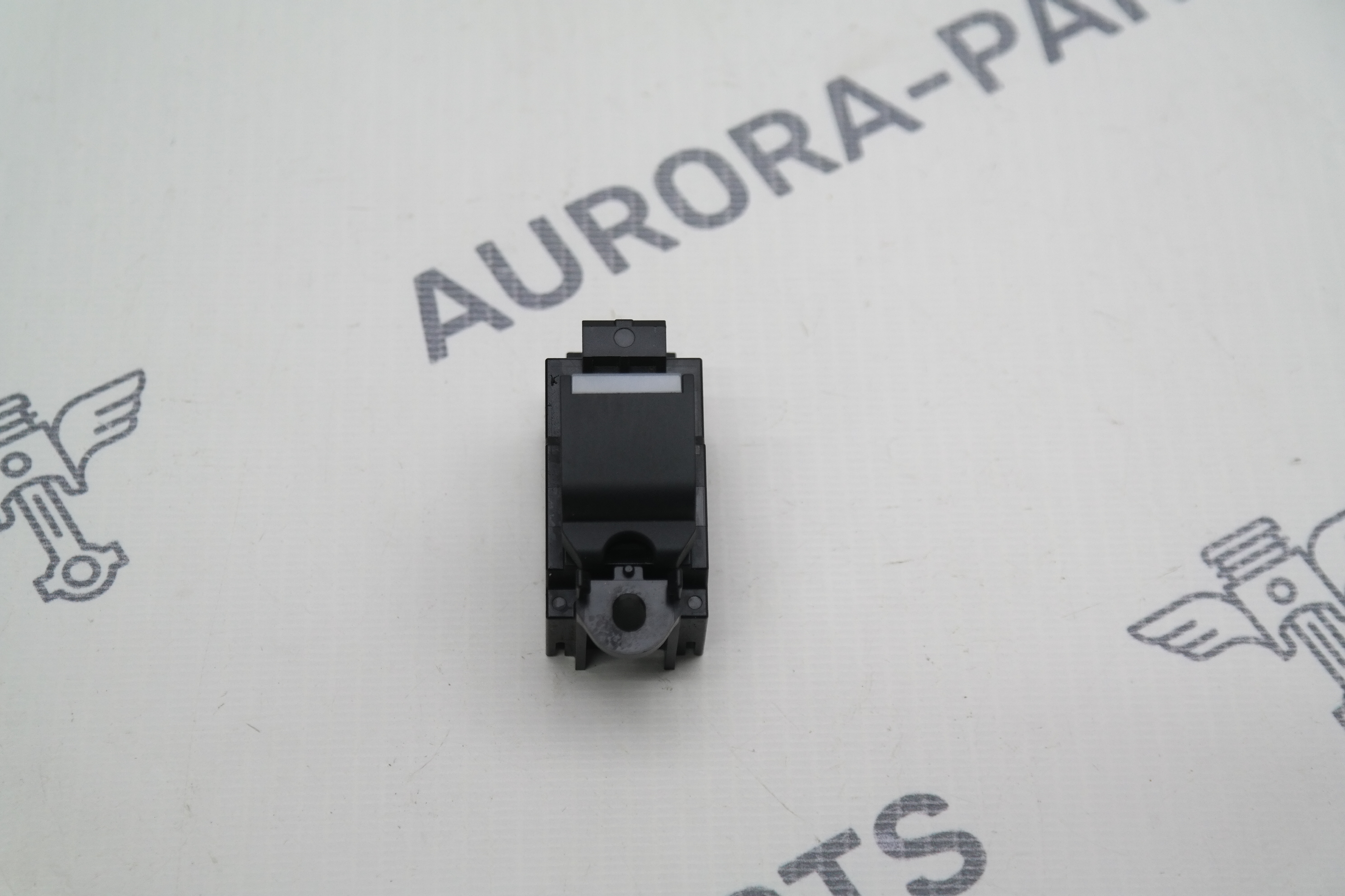 Кнопка пассажирского стеклоподъемника Land Rover Discovery Sport