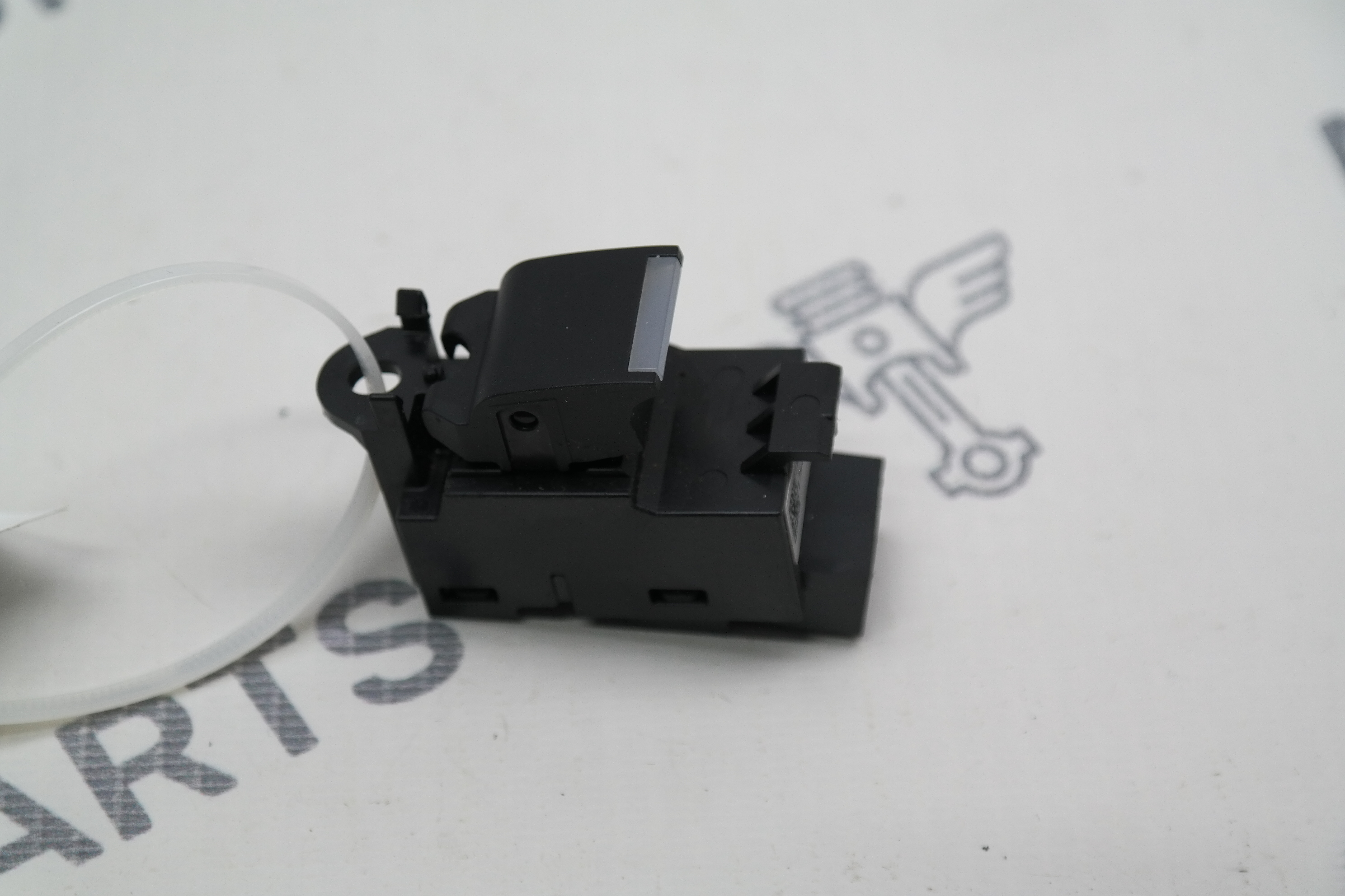 Кнопка пассажирского стеклоподъемника Land Rover Discovery Sport