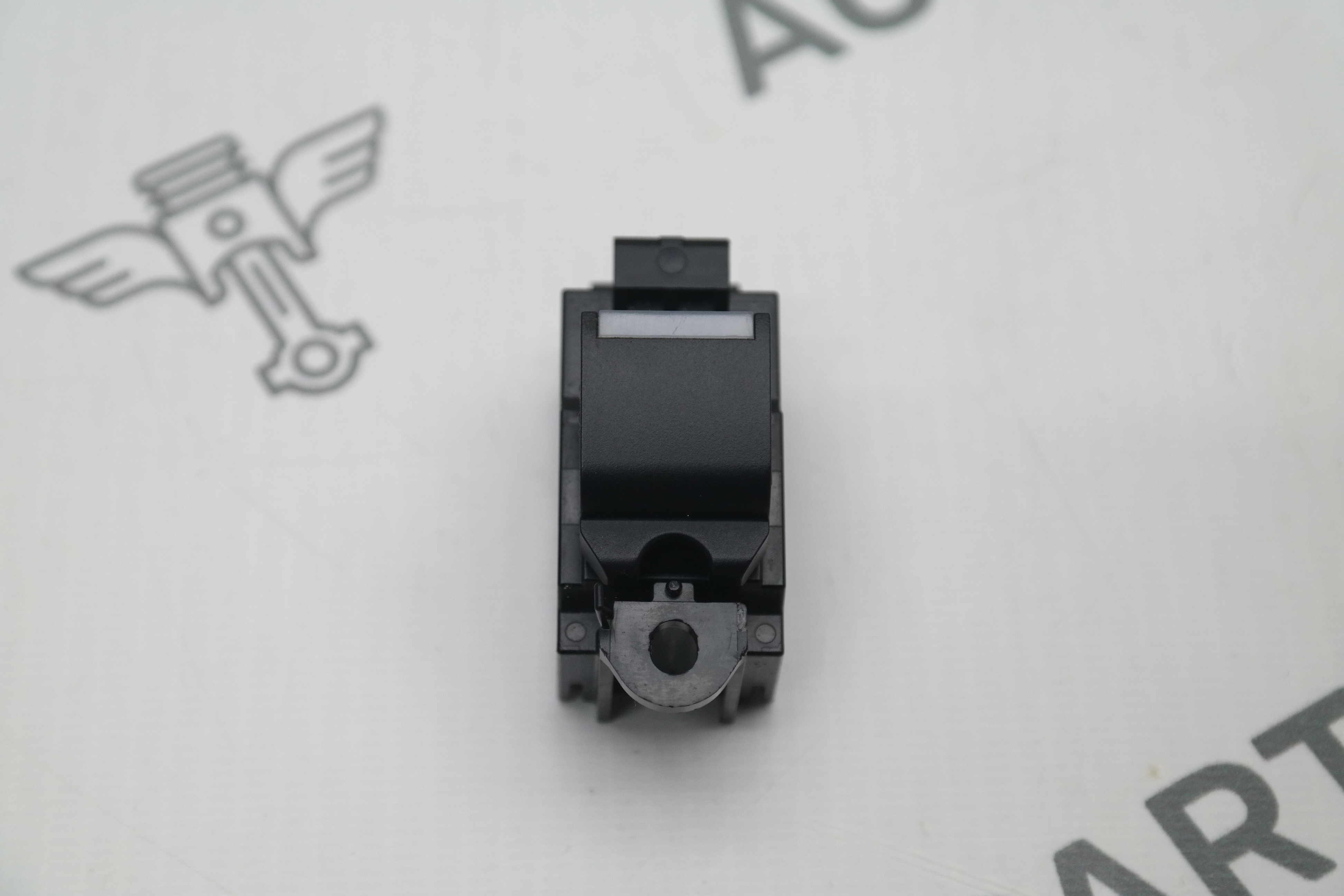 Кнопка пассажирского стеклоподъемника Land Rover Discovery Sport