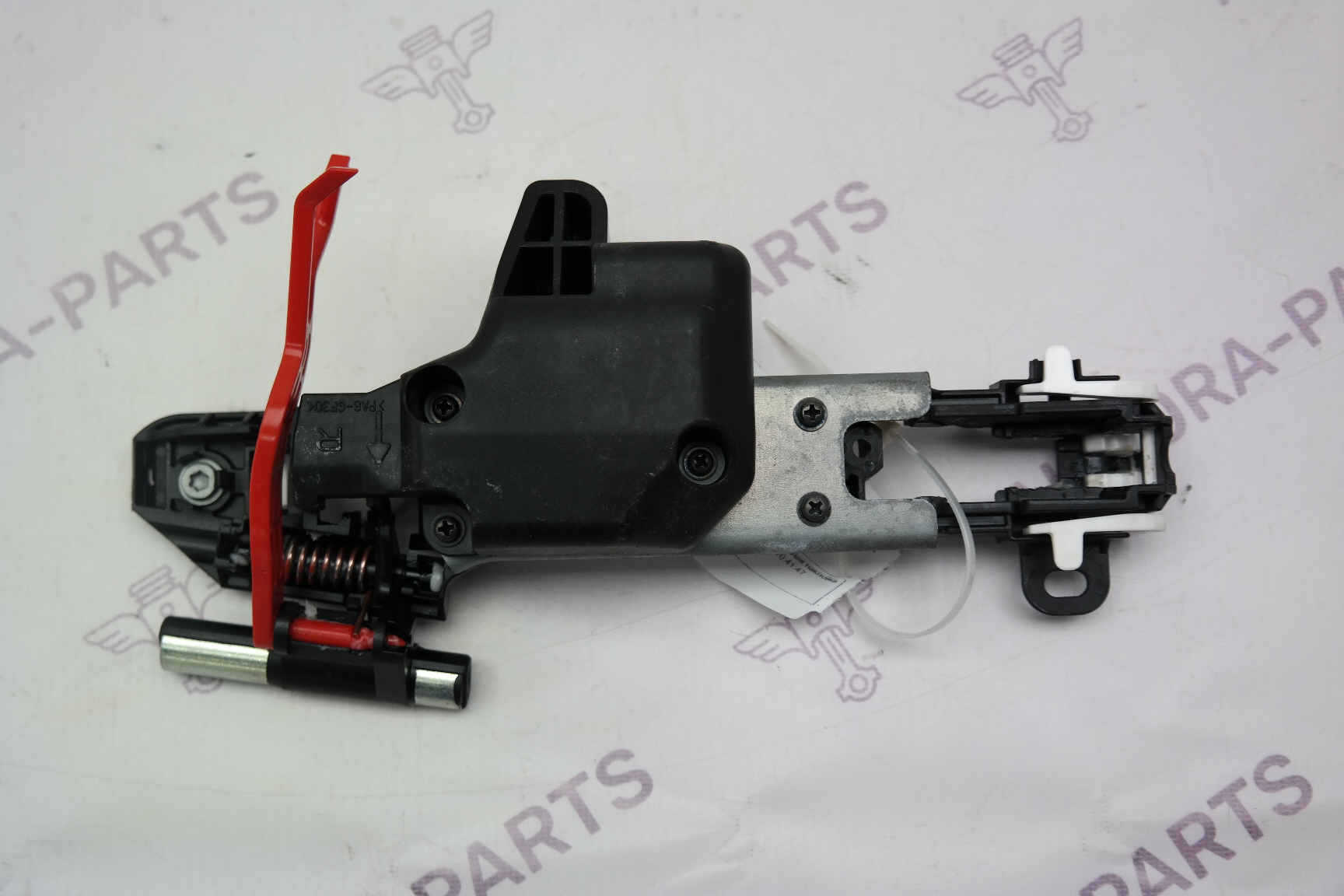 Кронштейн крепления наружней ручки задней двери RH Lexus RX